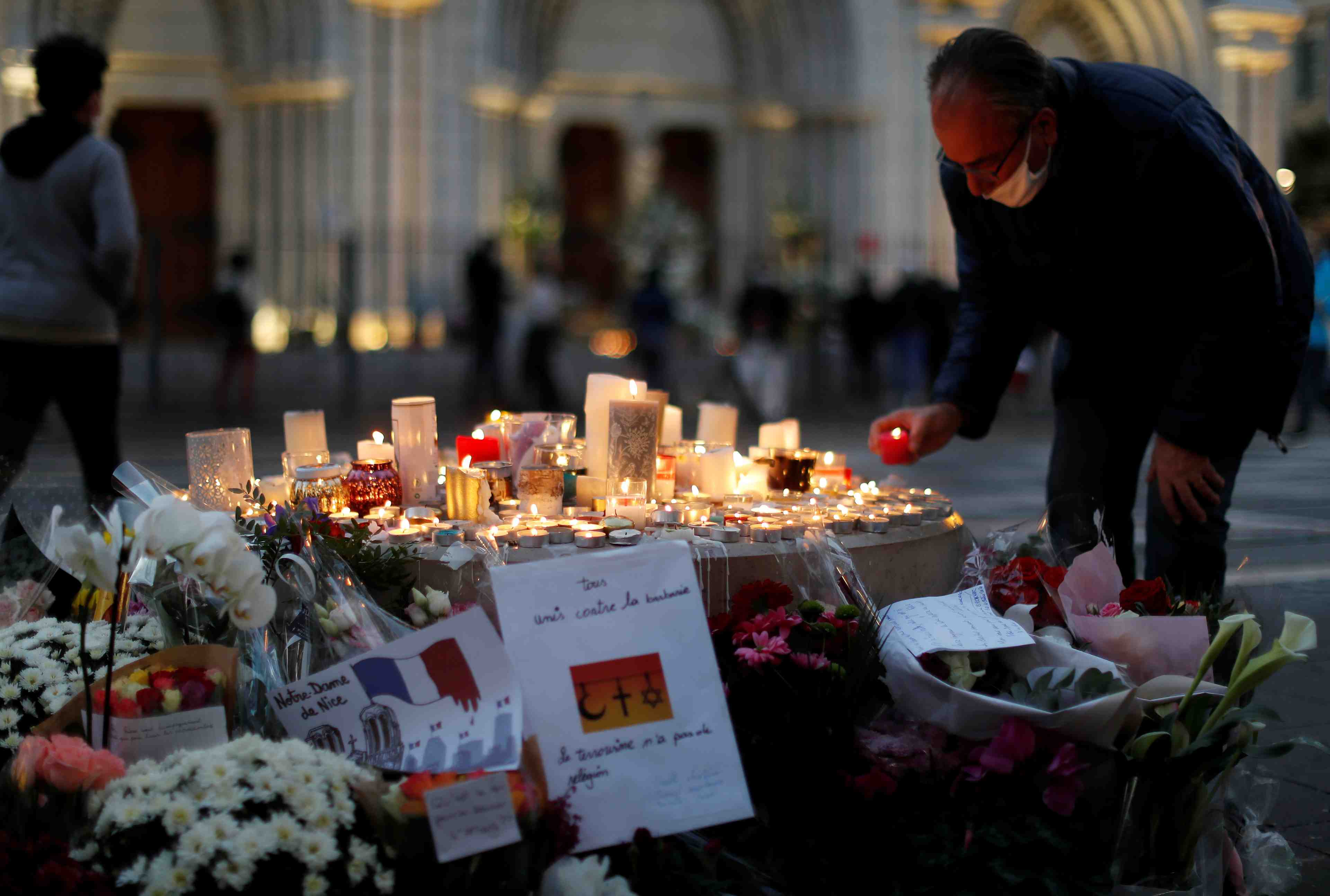 Six personnes gardees a vue dans l'enquete sur l'attaque de nice