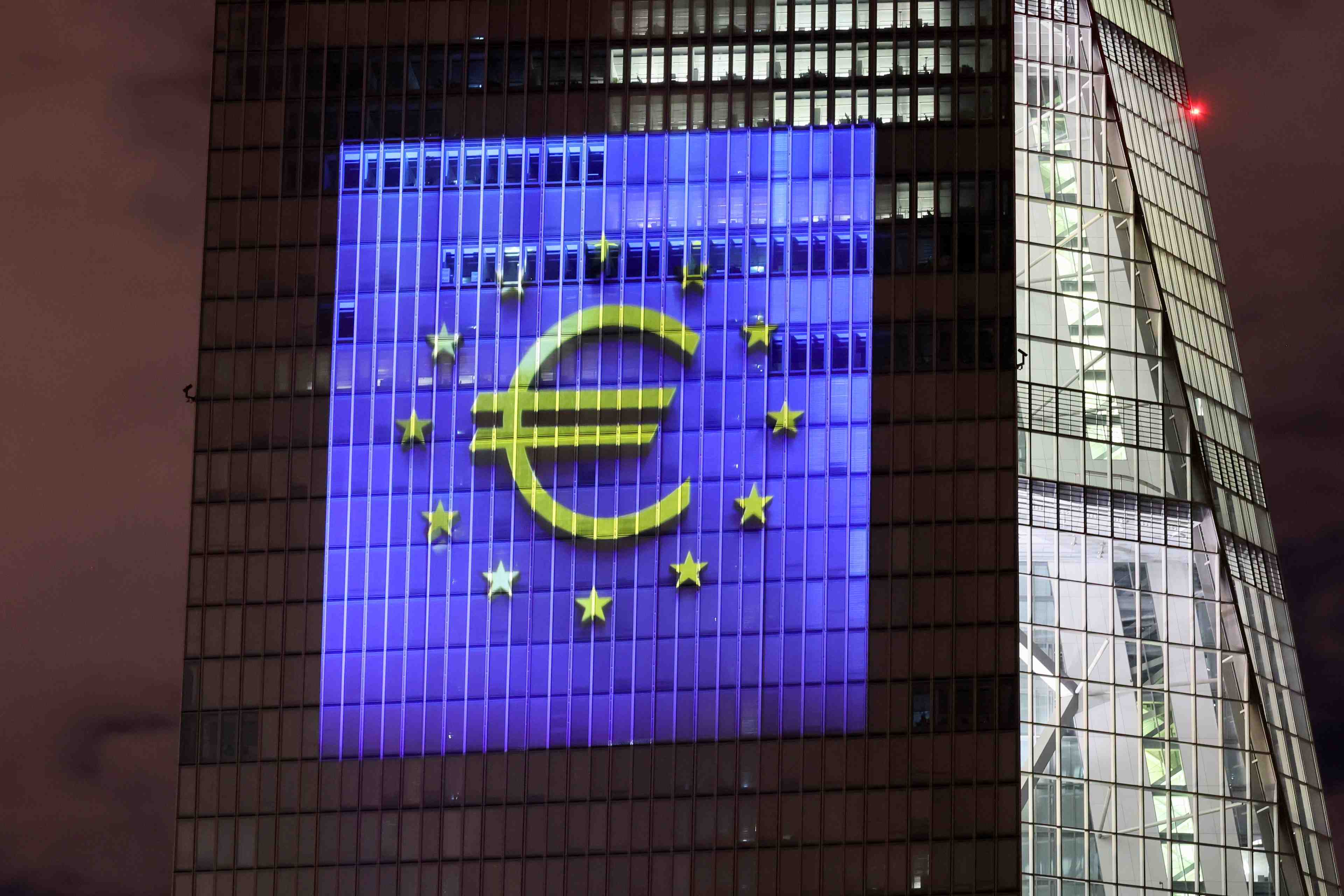 Kazaks (bce) juge improbable une hausse de taux en juillet