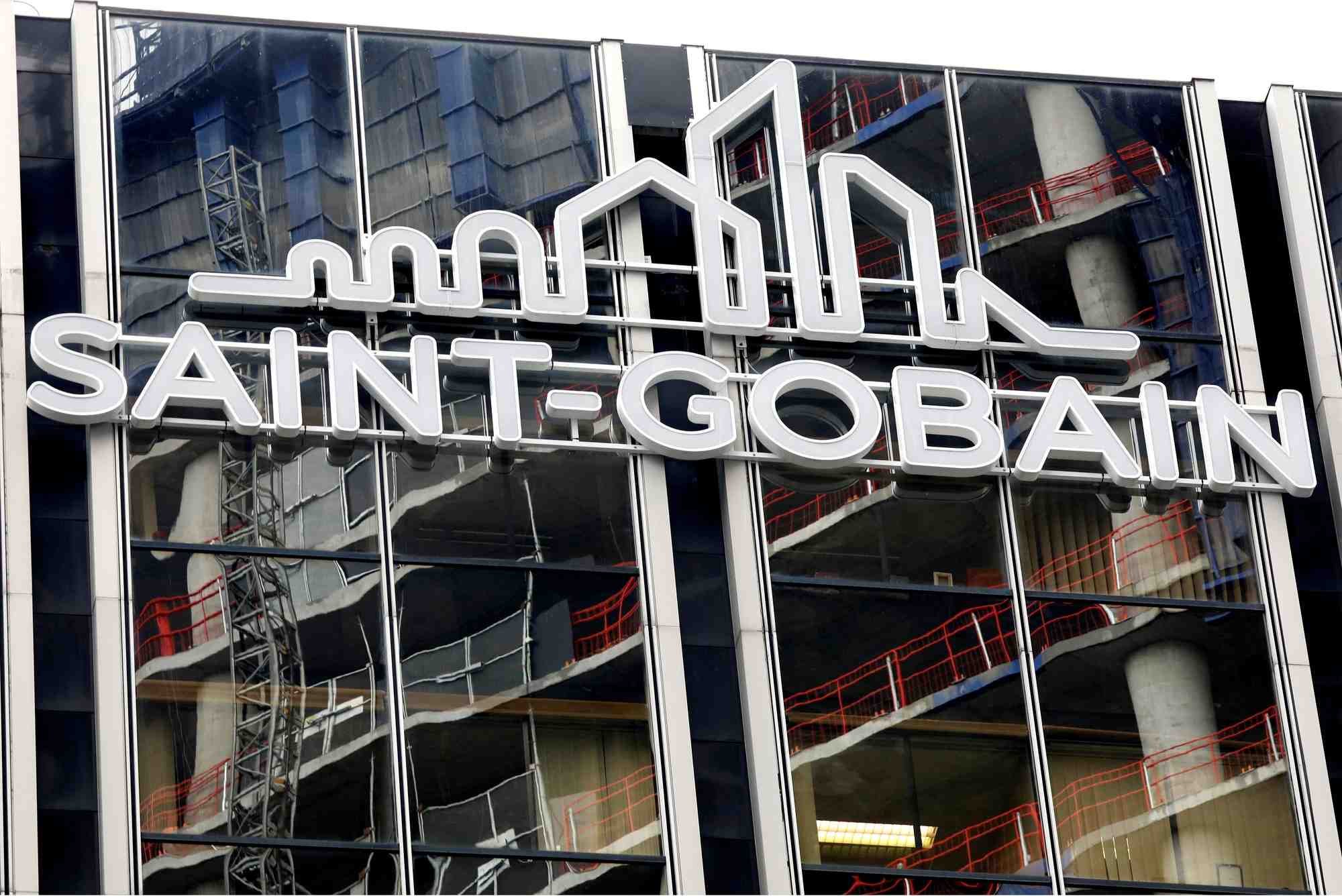 Saint-gobain affiche un resultat d'exploitation record, convaincu de pouvoir com-penser l'inflation