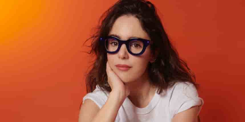 Aurélie Jean est scientifique en algorithmique, entrepreneure et autrice.