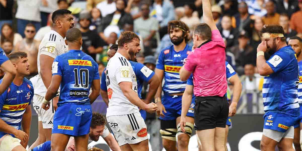 Les Stormers (en bleu) ont perdu contre La Rochelle, au Cap, en huitièmes de finale de la Champions Cup 2024.