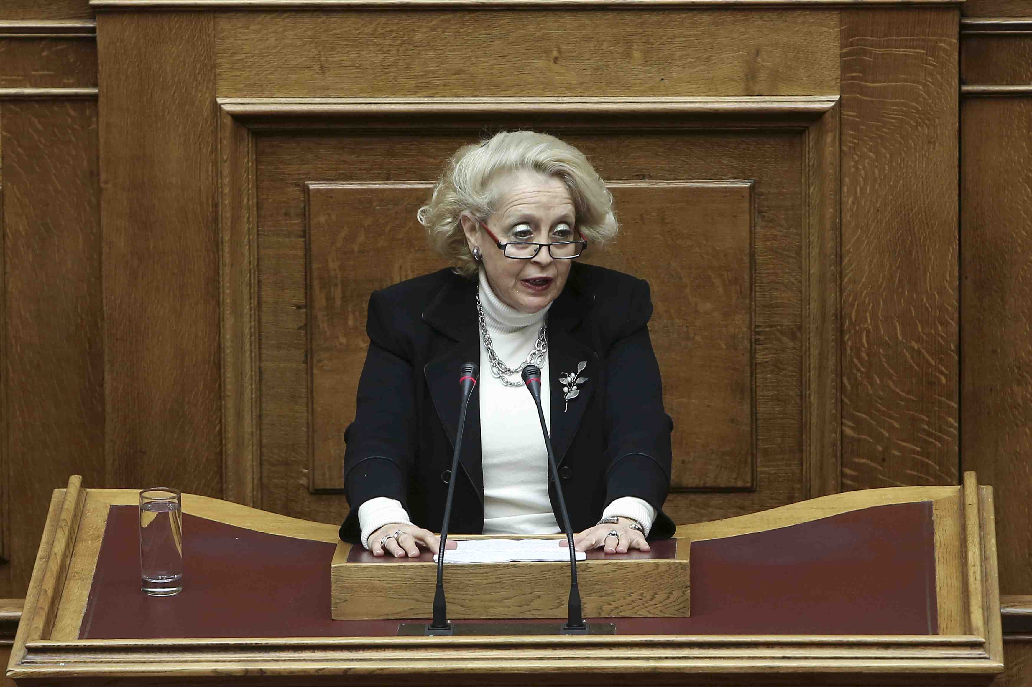 Un premier ministre de transition nomme en grece