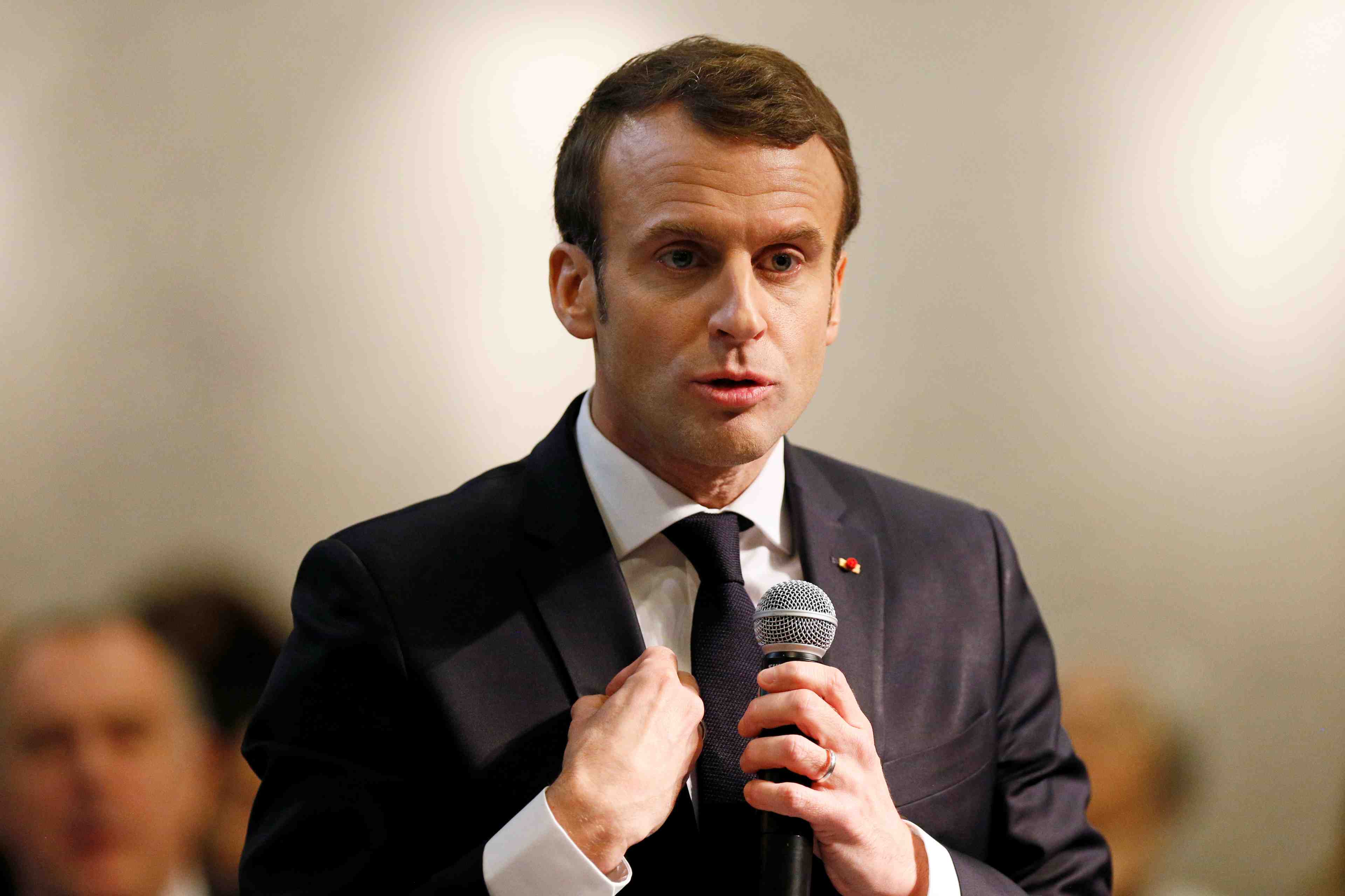 Je marche sur la glace", dit macron