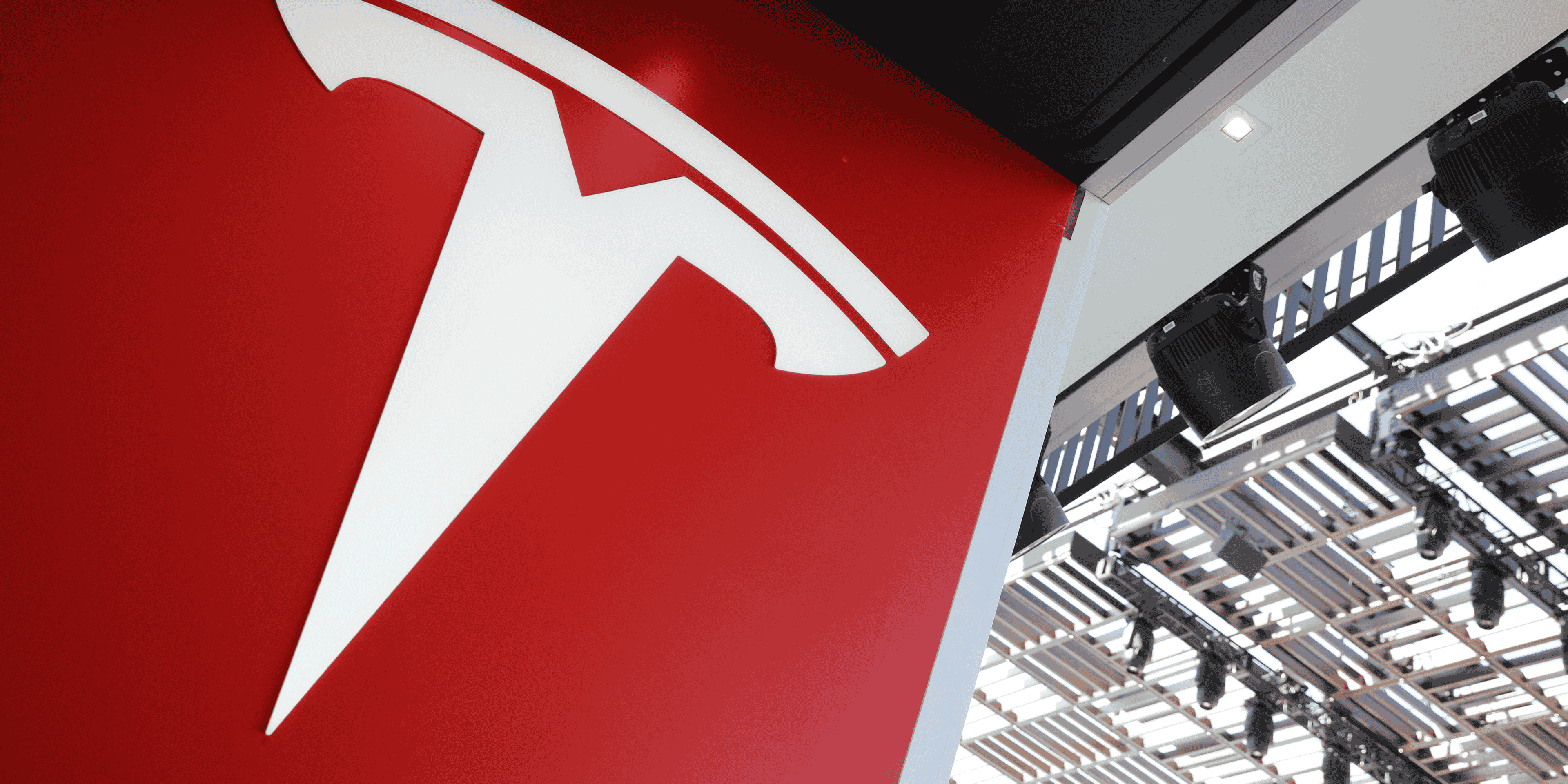 Apple et tesla divisent pour mieux regner