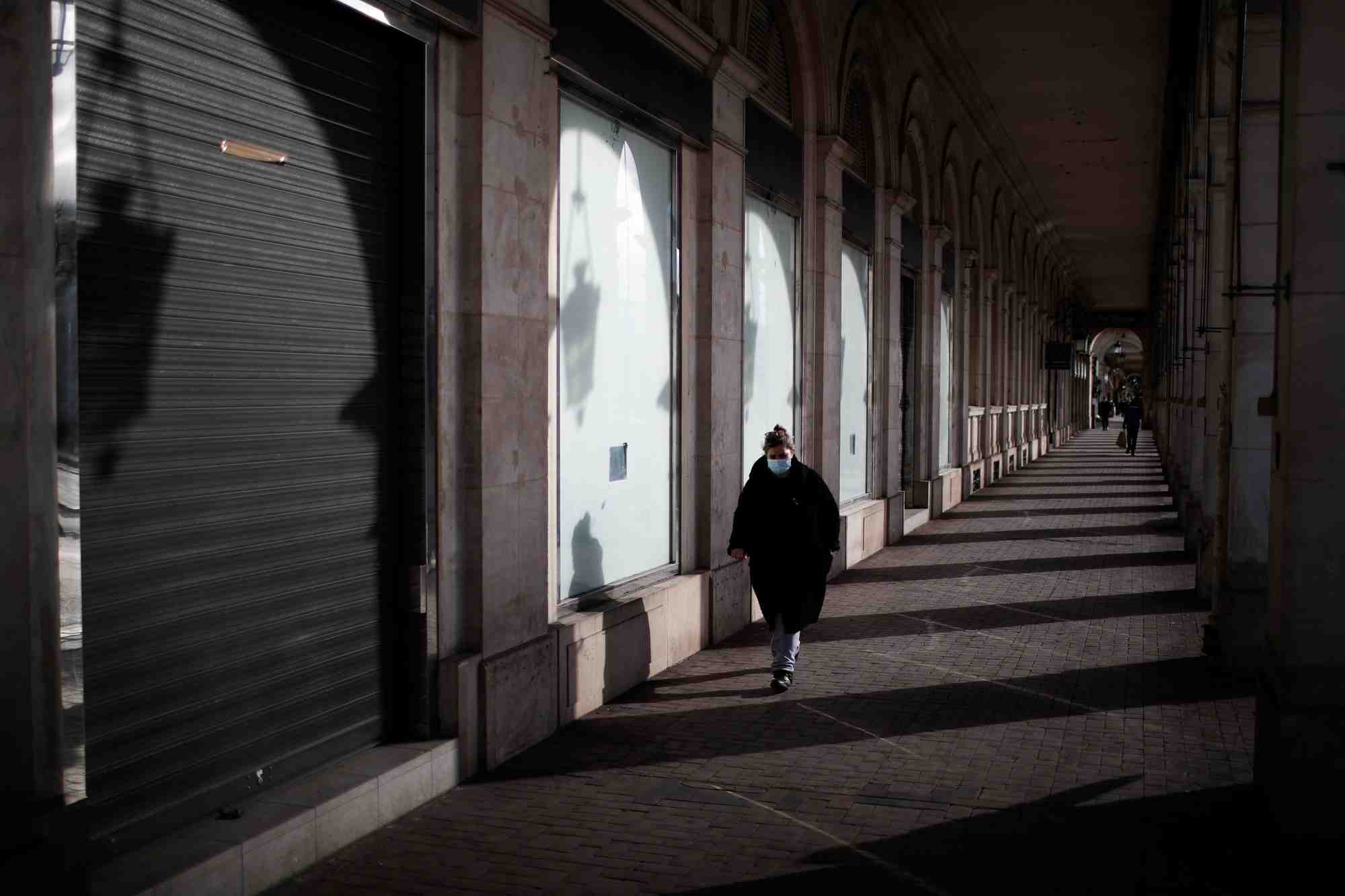 150.000 commerces fermes avec les nouvelles mesures sanitaires, selon le ministere de l'economie