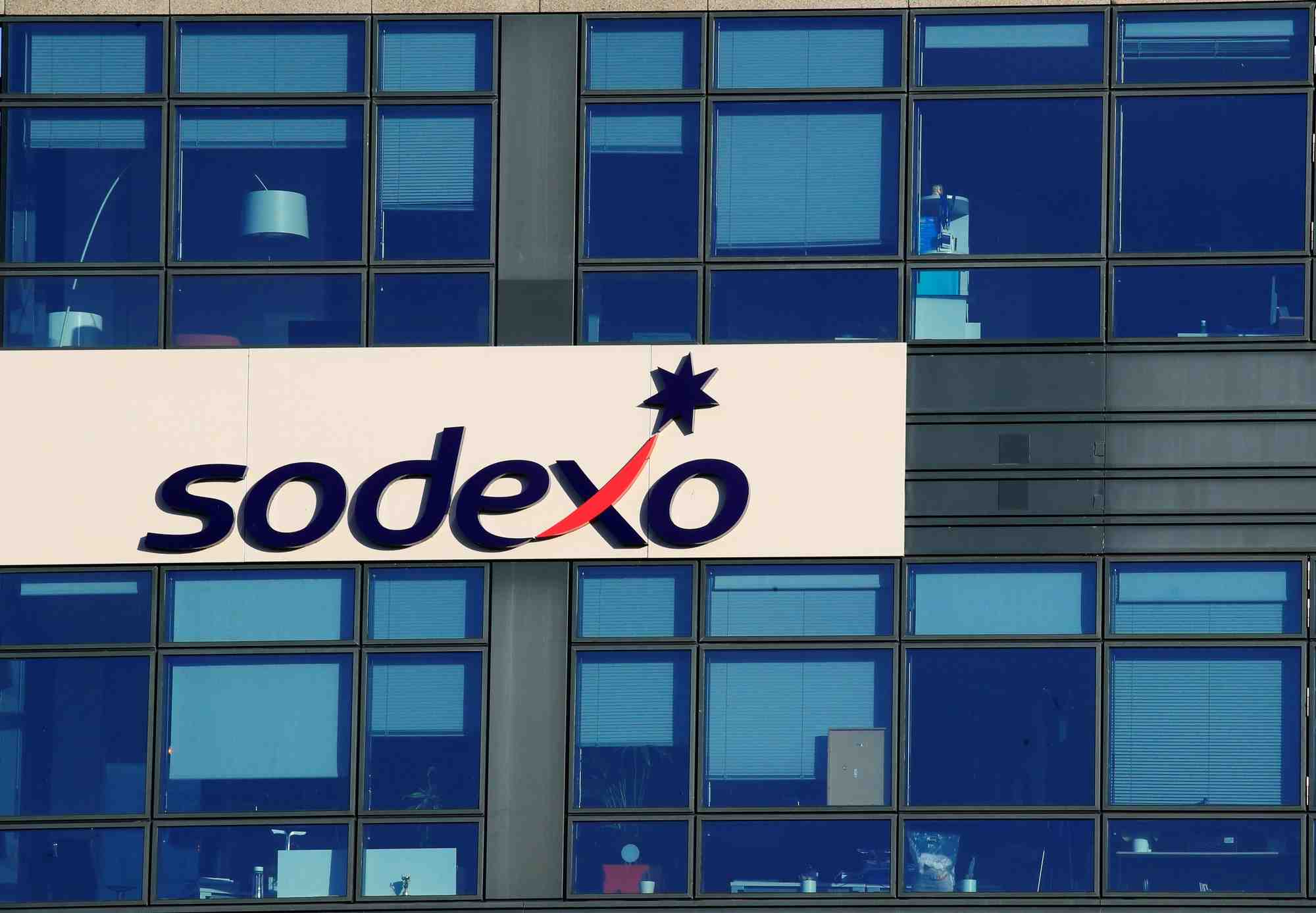 Sodexo reduit ses previsions, citant des incertitudes liees au covid et la guerre en ukraine