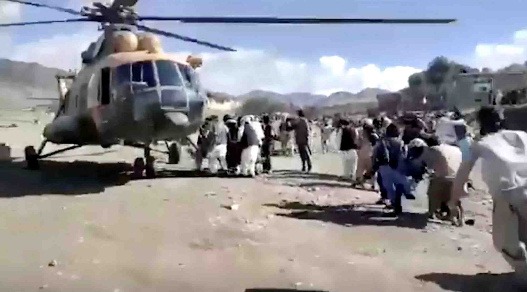 Afghanistan: au moins 250 morts apres un puissant seisme