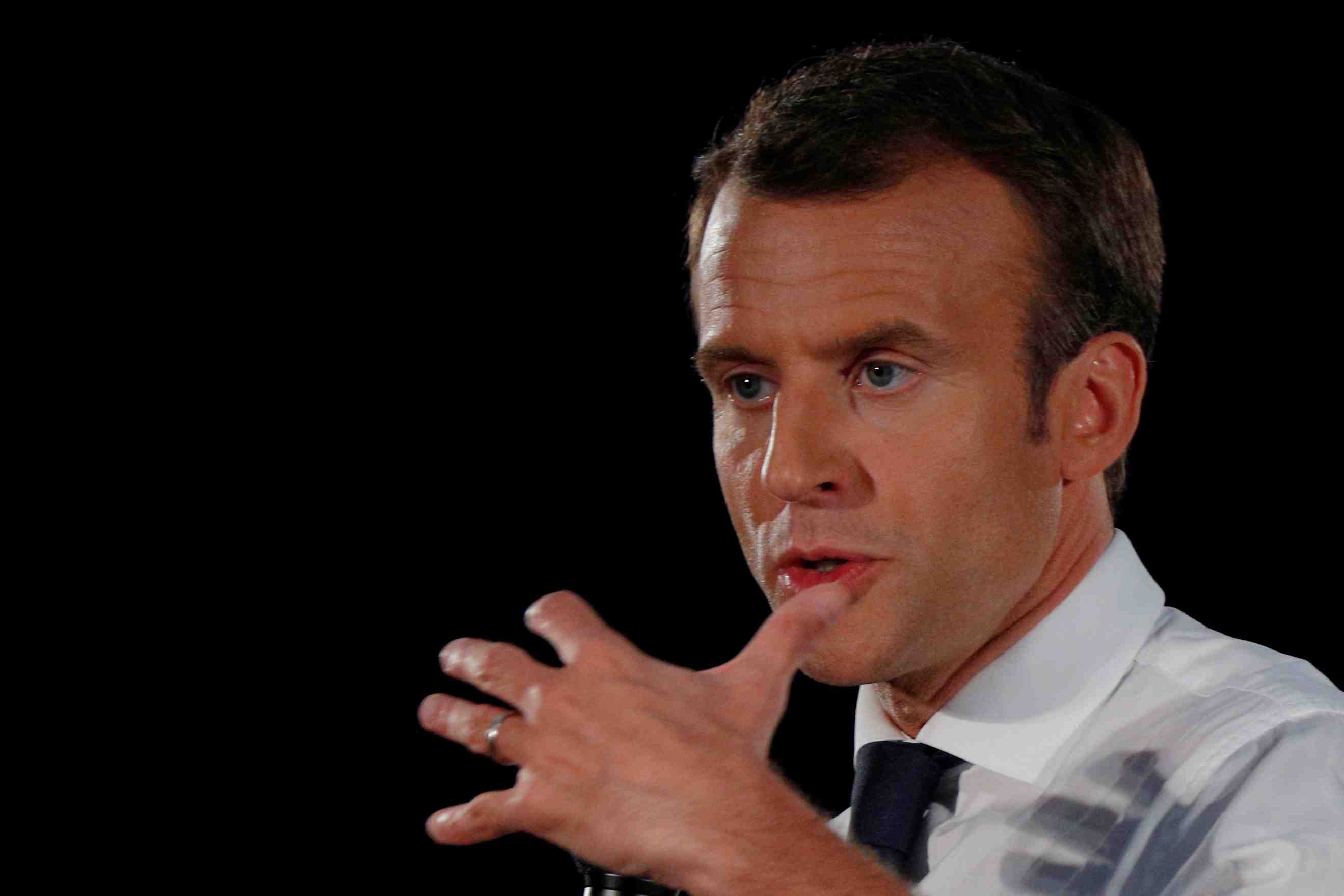 Les manifestations ne doivent pas freiner les reformes, selon macron