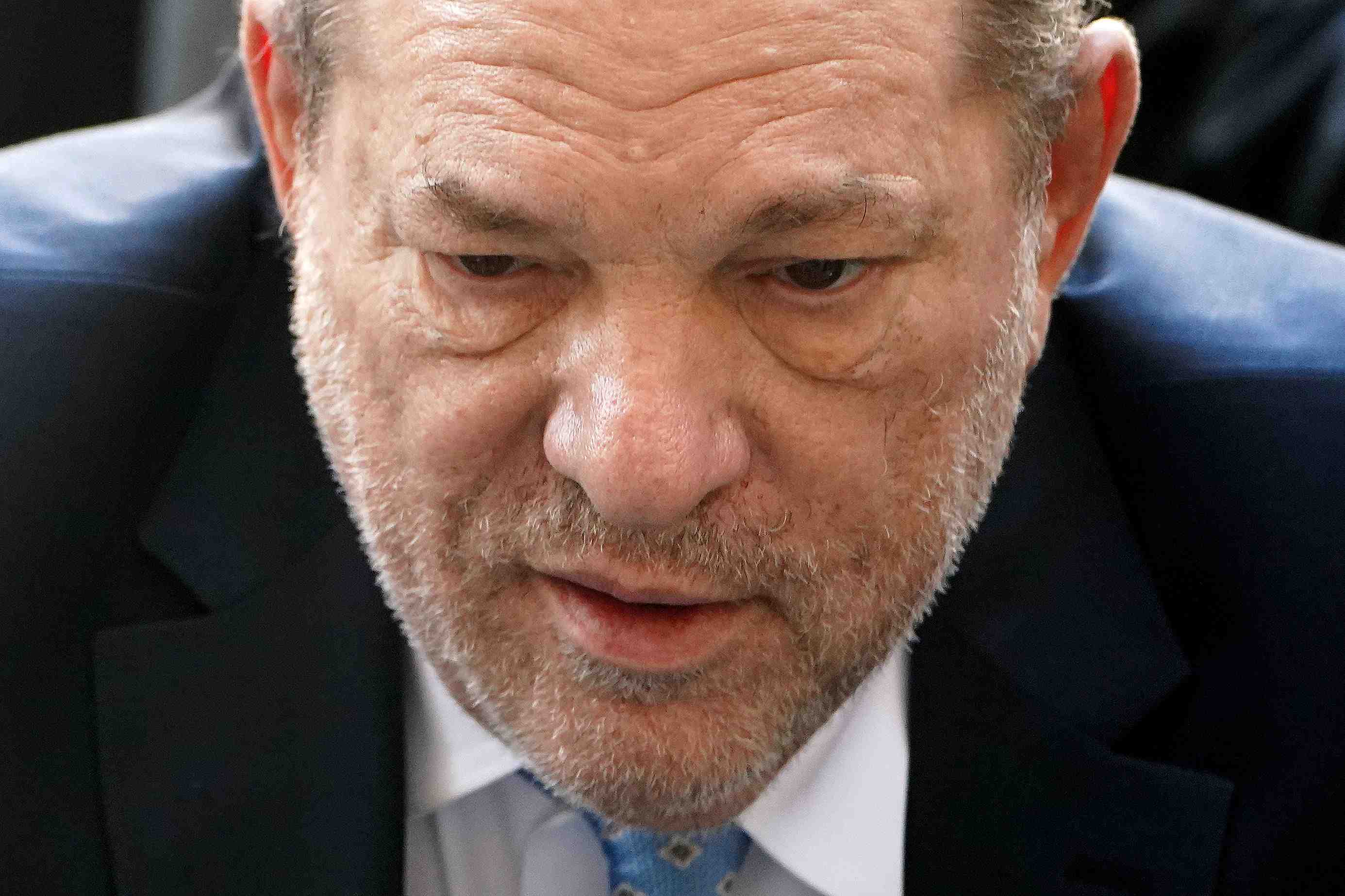 "seulement le debut": des activistes saluent le verdict contre weinstein