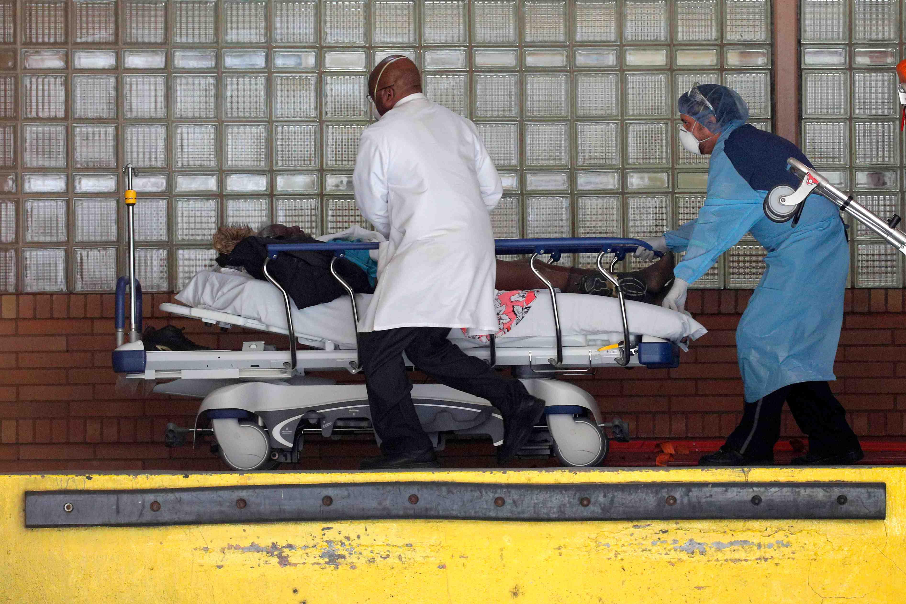 Coronavirus: le bilan aux etats-unis franchit les 10.000 morts, selon un decompte reuters