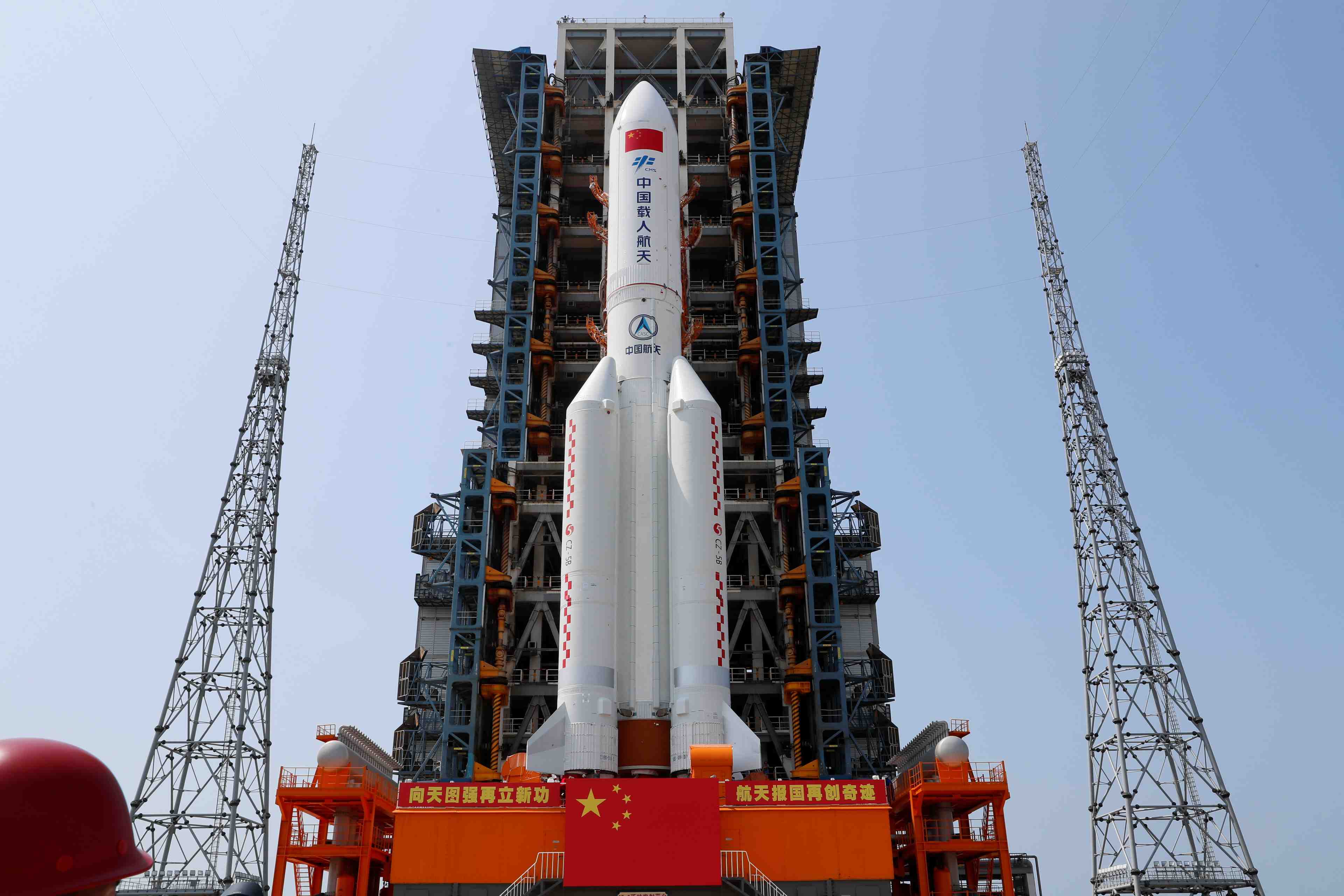 Les debris d'une fusee chinoise devraient rentrer dans l'atmosphere dimanche matin
