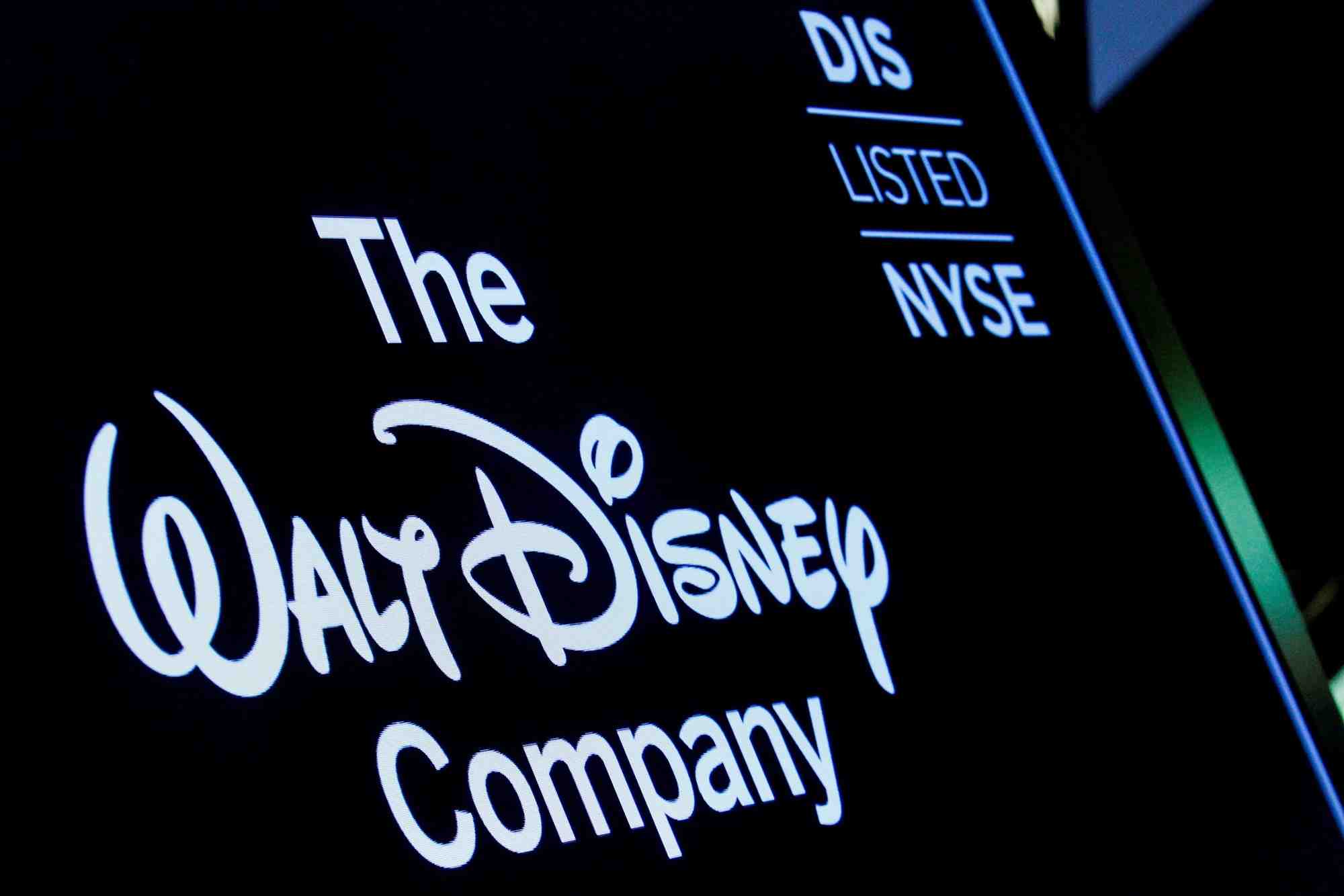 Un ecran affiche les informations de la societe the walt disney company a la bourse de new york