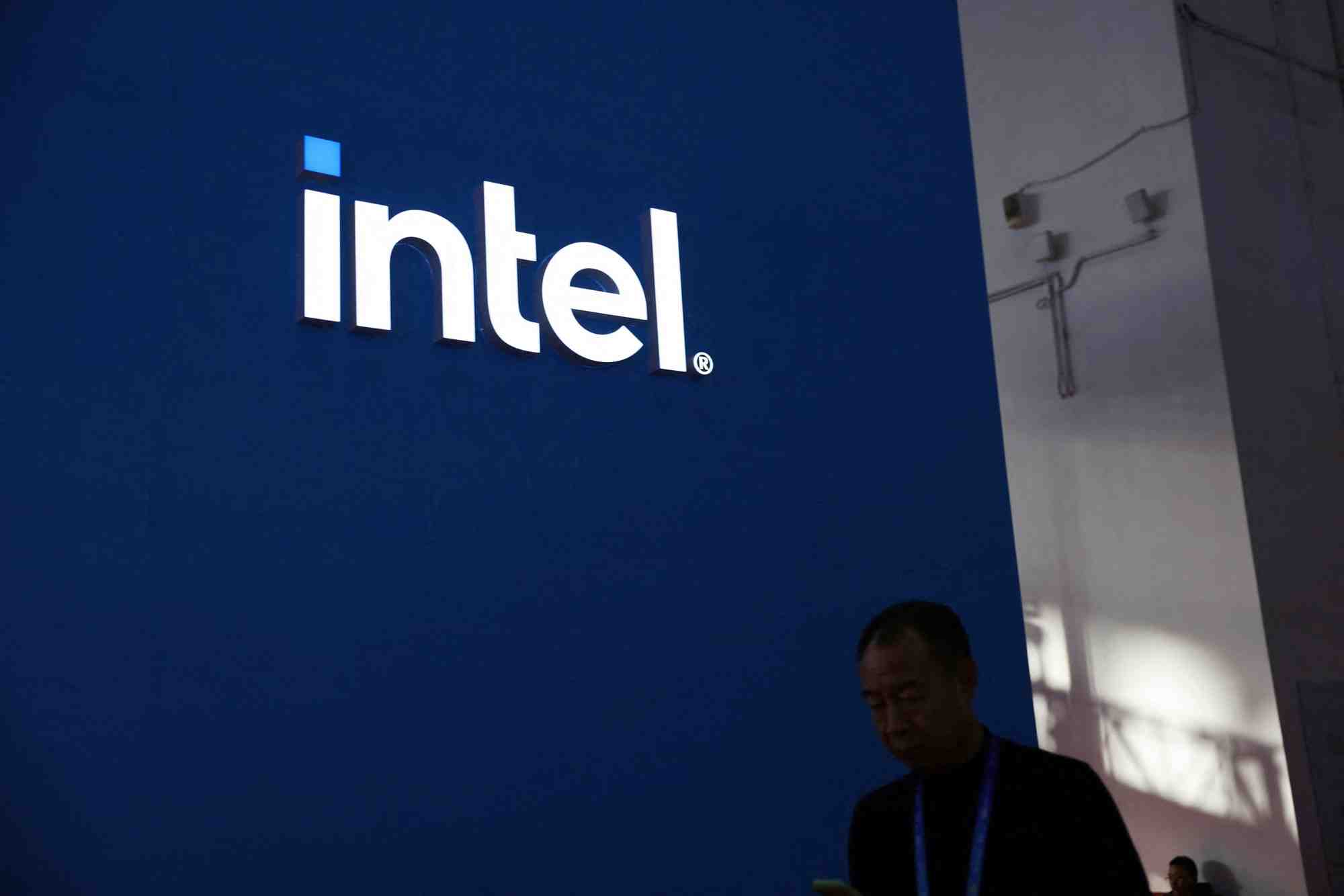 Logo d'intel a l'exposition china international supply chain expo (cisce) a pekin