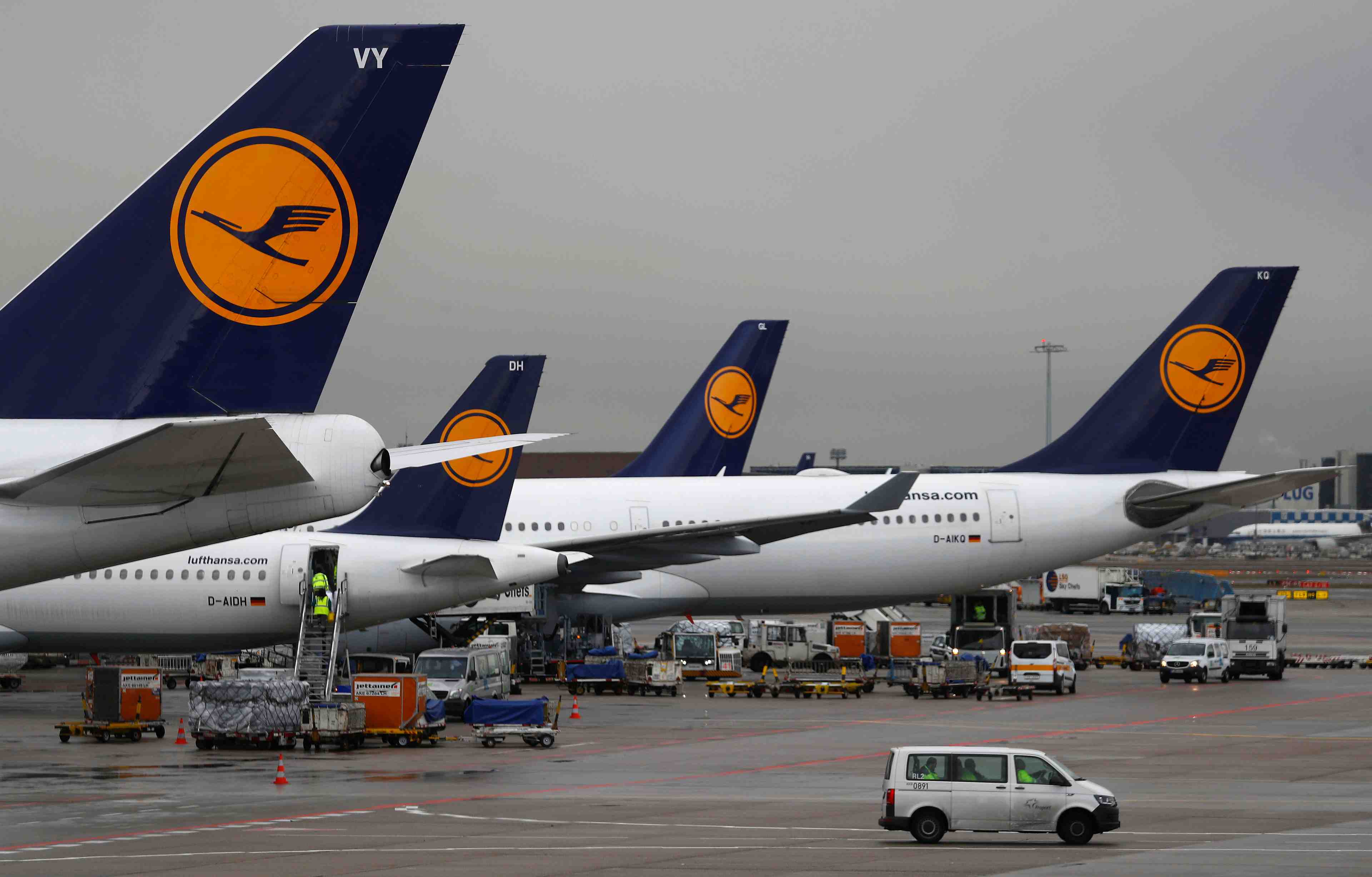 Lufthansa a discute d'une part majoritaire dans alitalia