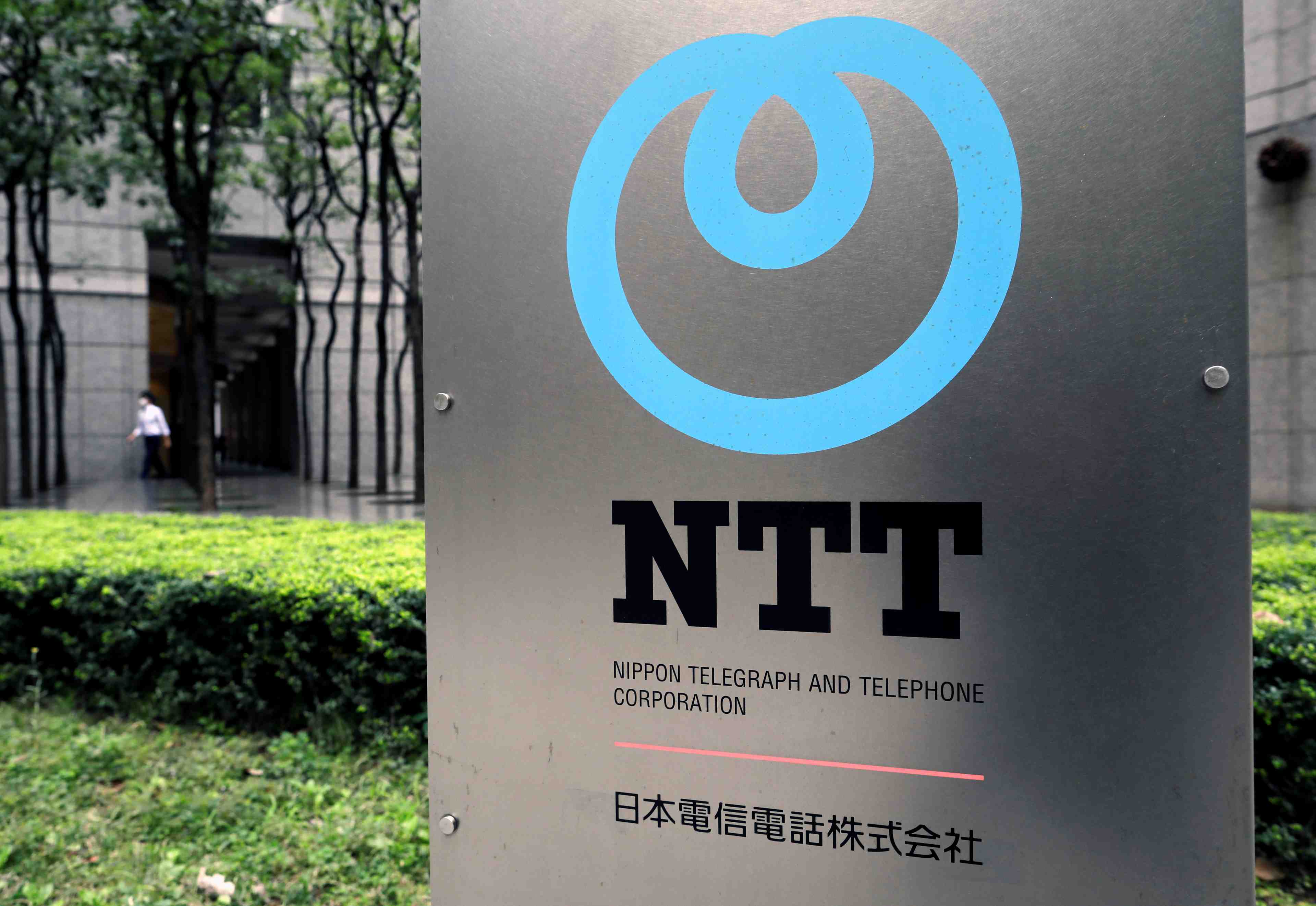 Le japonais ntt lance une offre de 34,5 milliards d'euros sur le solde du capital de sa filiale mobile