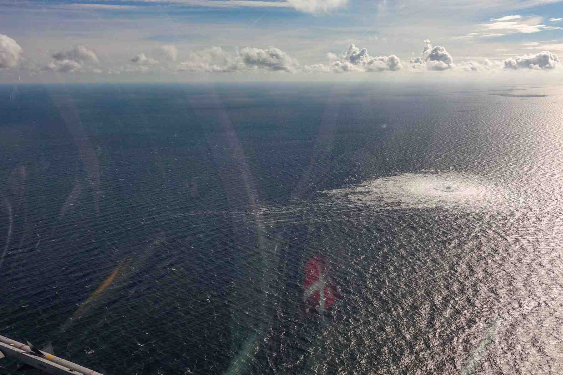 Fuite de gaz de nord stream 2, vue depuis un avion f-16 danois