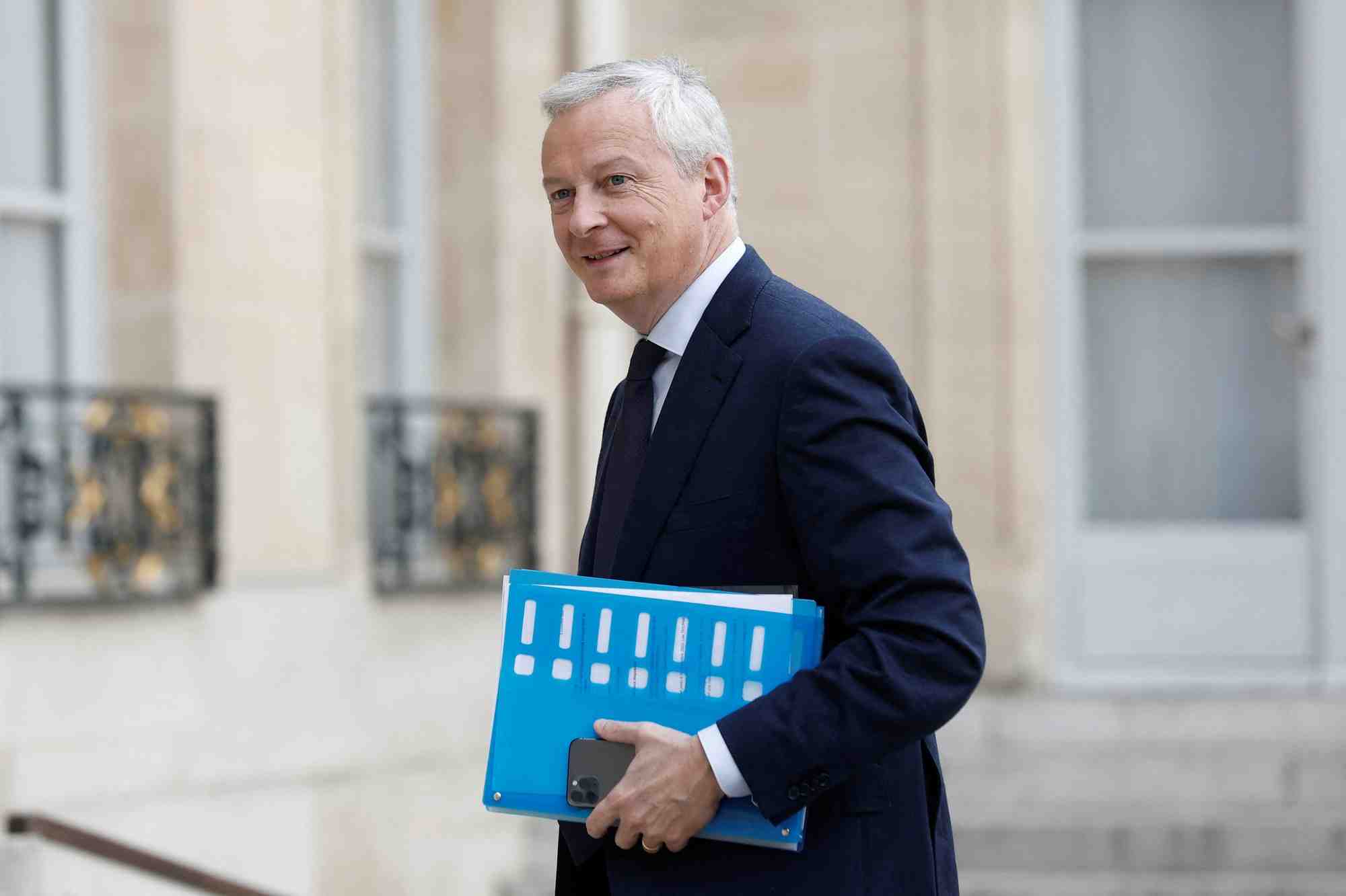 Le ministre francais de l'economie, bruno le maire, arrive pour une reunion a l'elysee avec les responsables des 50 sites industriels francais les plus emetteurs de gaz a effet de serre