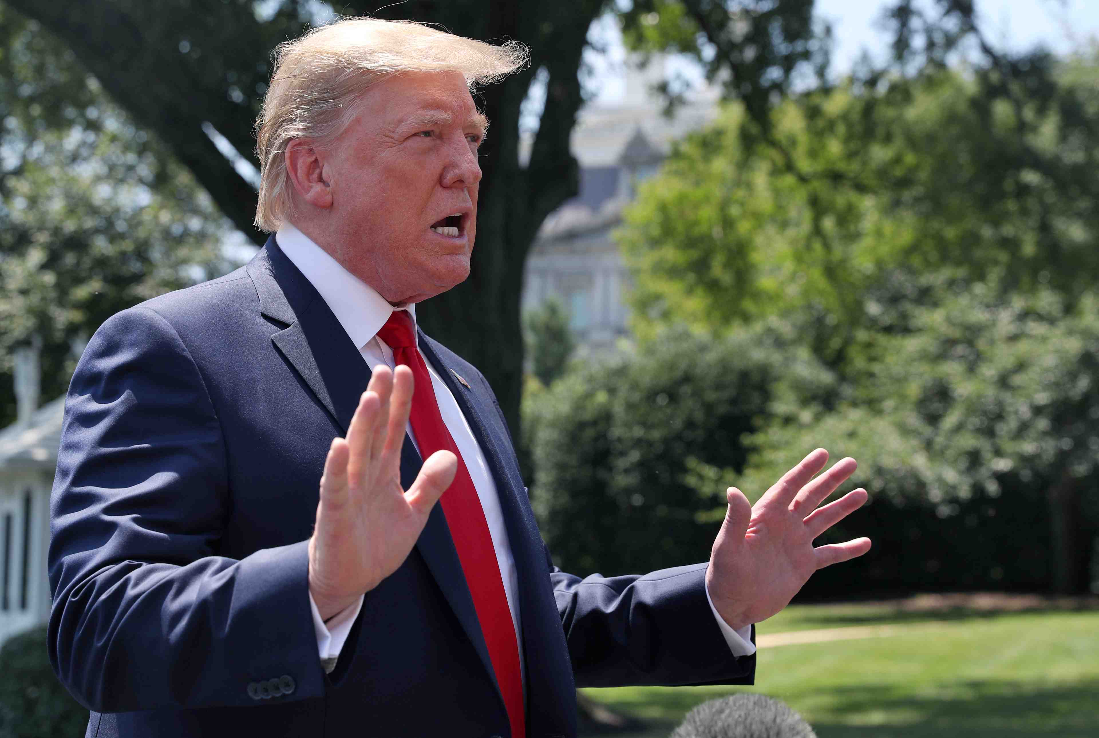Trump juge les services du renseignement americain "incontrolables"