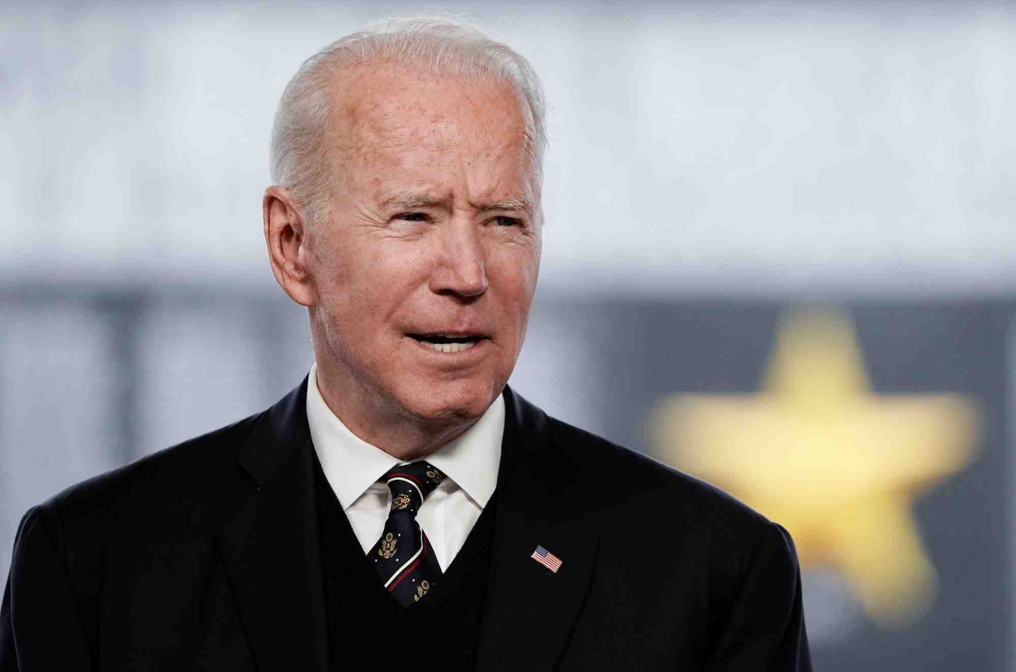 Biden veut faire pression sur poutine sur les droits de l'homme