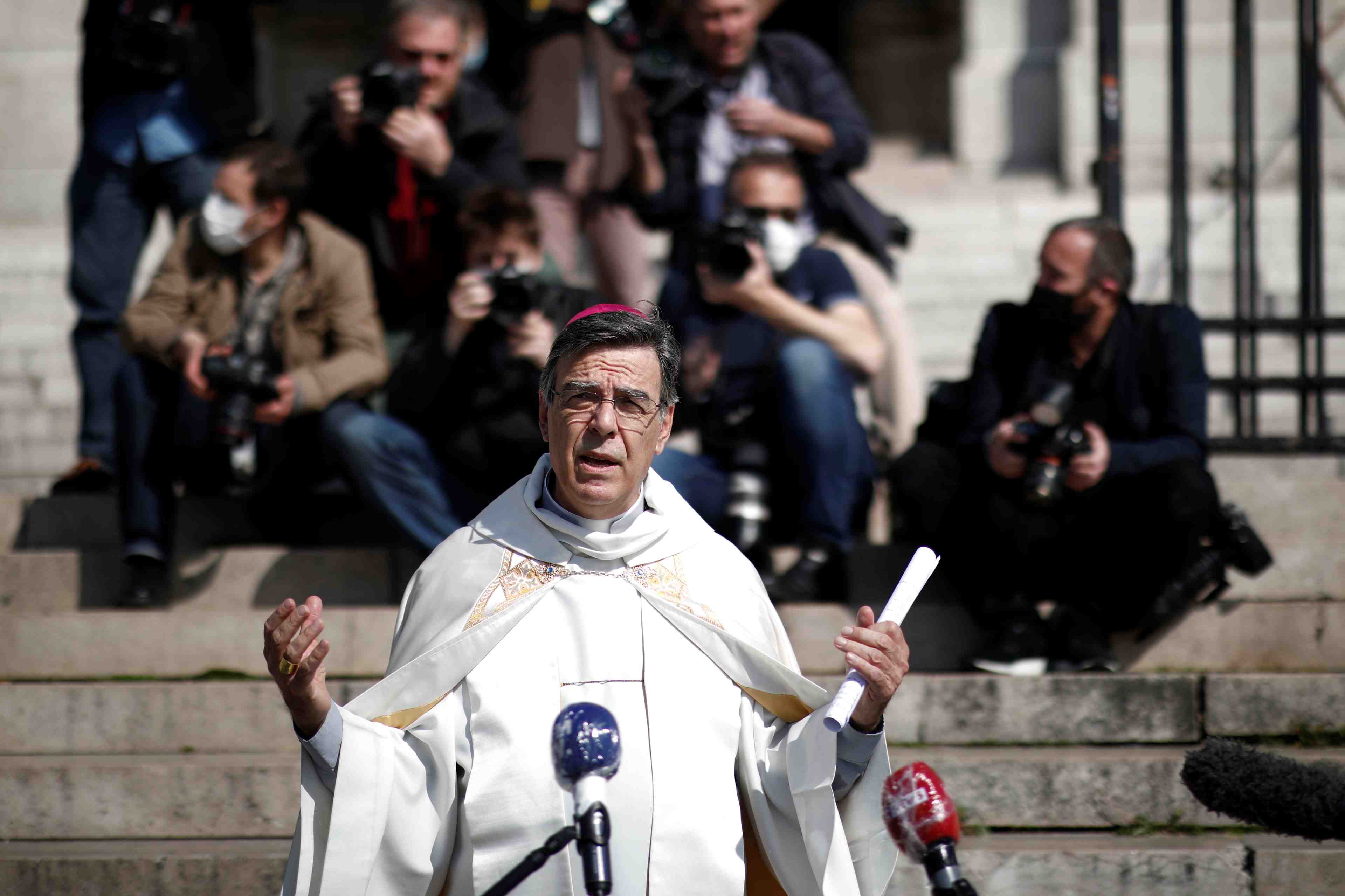 Le pape francois a accepte la demission de l'archeveque de paris