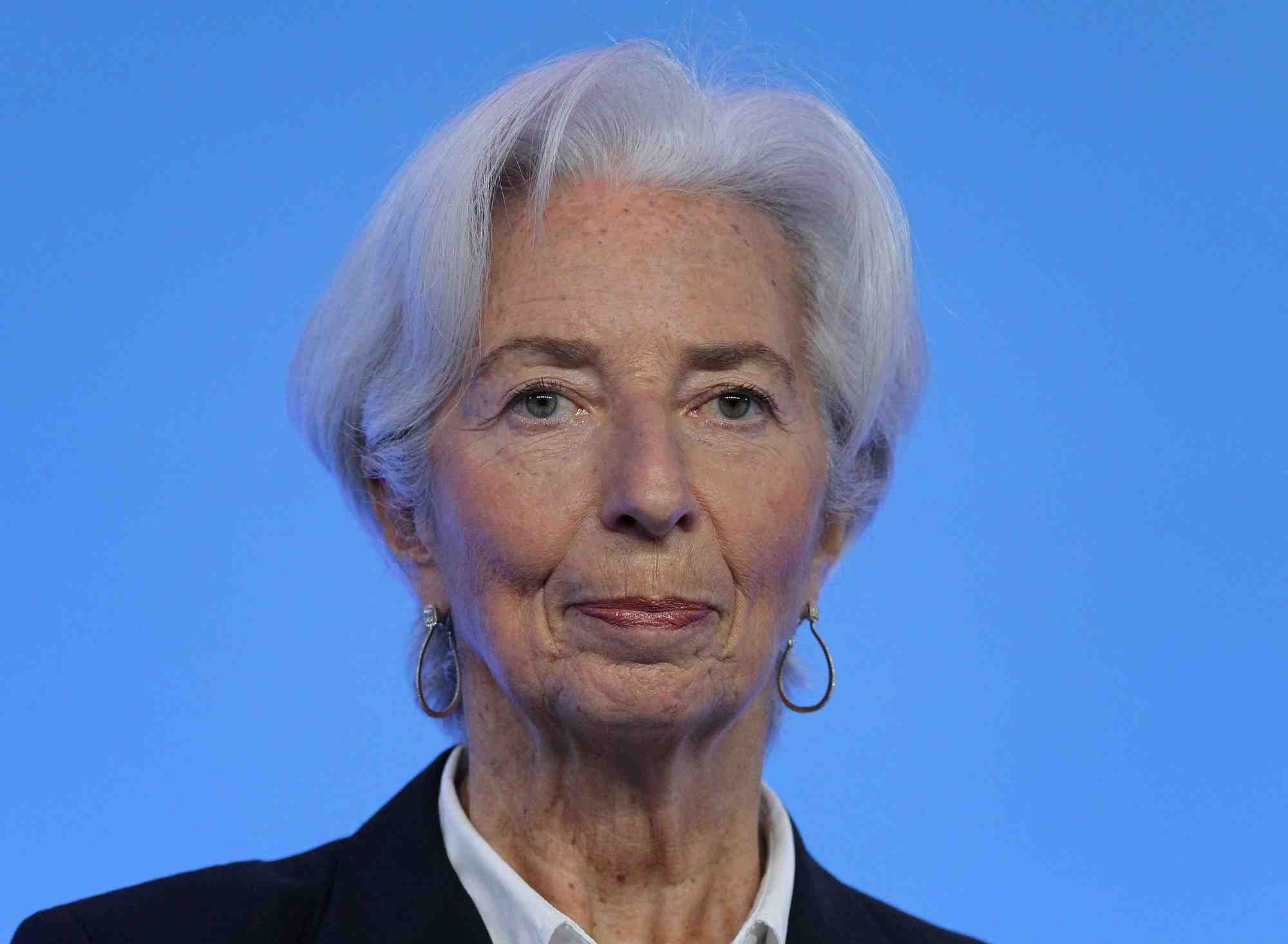La bce surveille de pres les anticipations d'inflation, declare lagarde