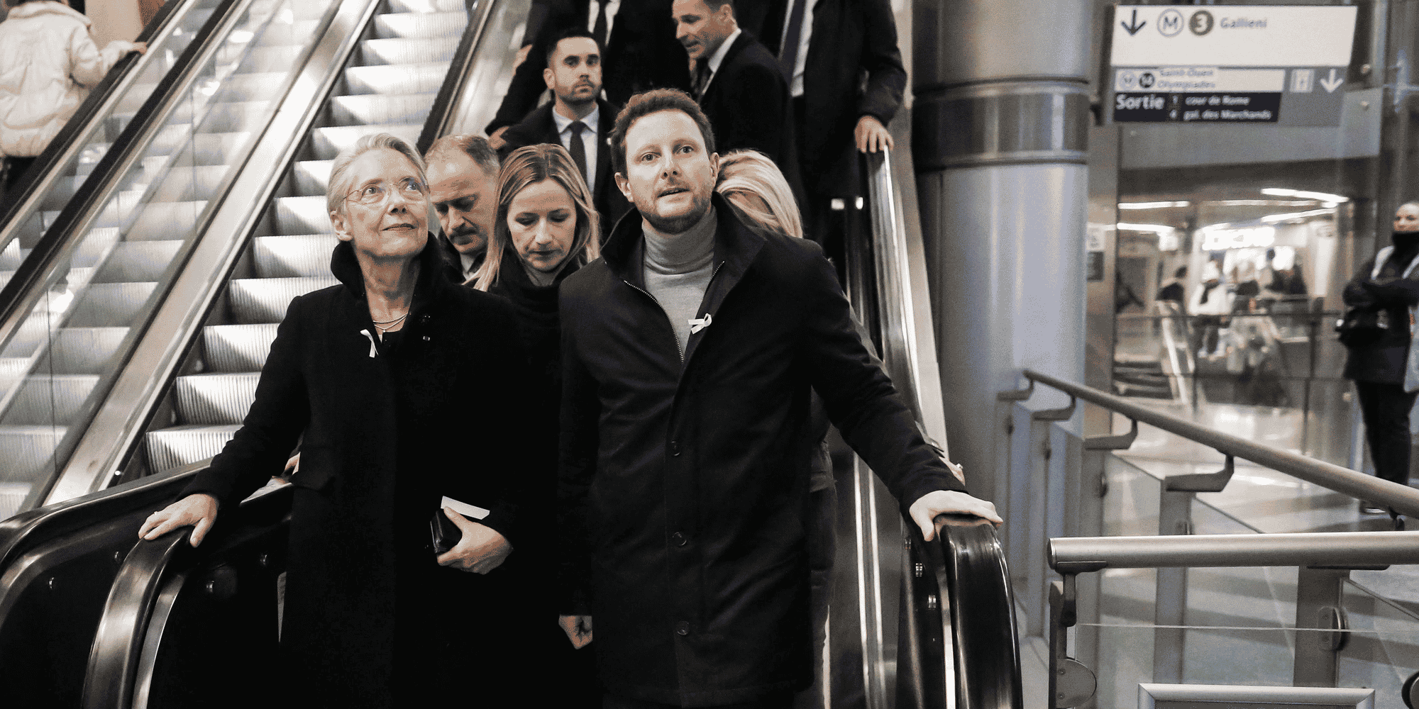 Clément Beaune avec Élisabeth Borne, avant-hier à Paris, gare Saint-Lazare, pour le lancement d’une campagne contre les violences sexistes dans les transports.