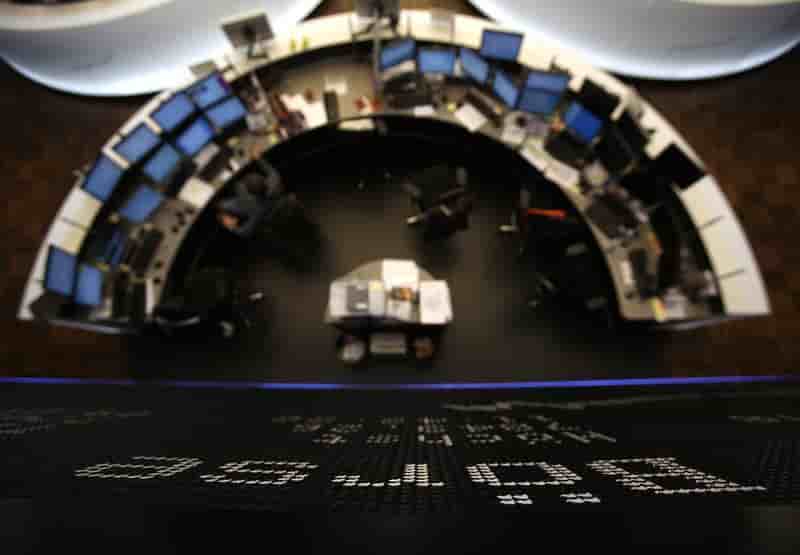Les Bourses européennes creusent leurs pertes à la mi-séance