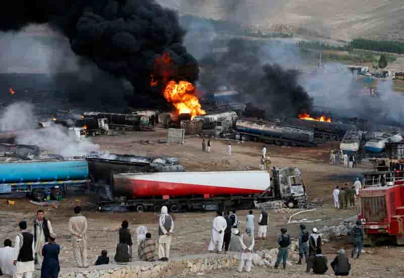 Les taliban incendient 200 camions citernes en Afghanistan