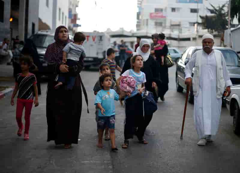 L'armée israélienne pilonne un quartier de Gaza, 40 morts