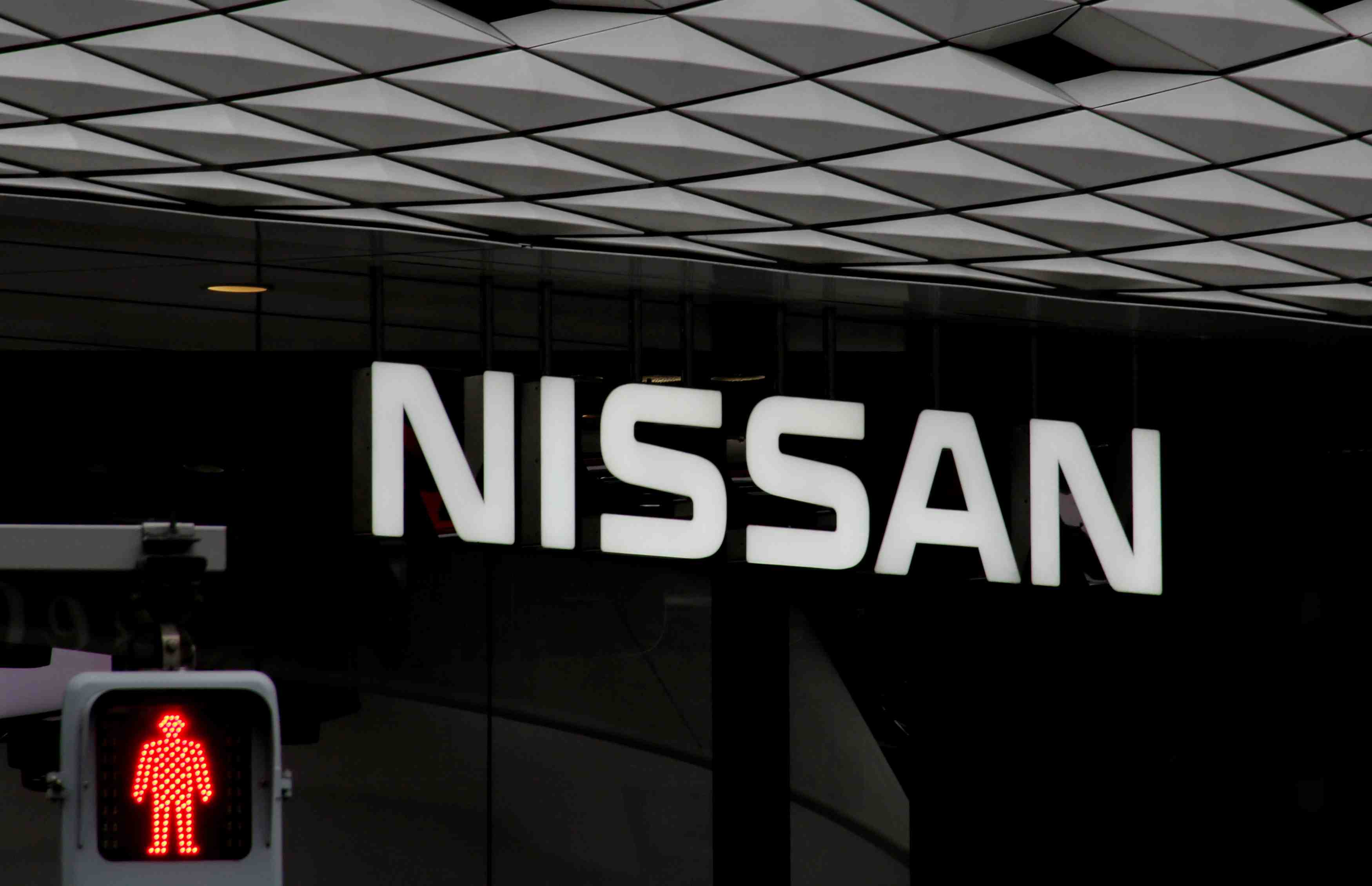 Nissan abaisse ses previsions annuelles, evoque le yen