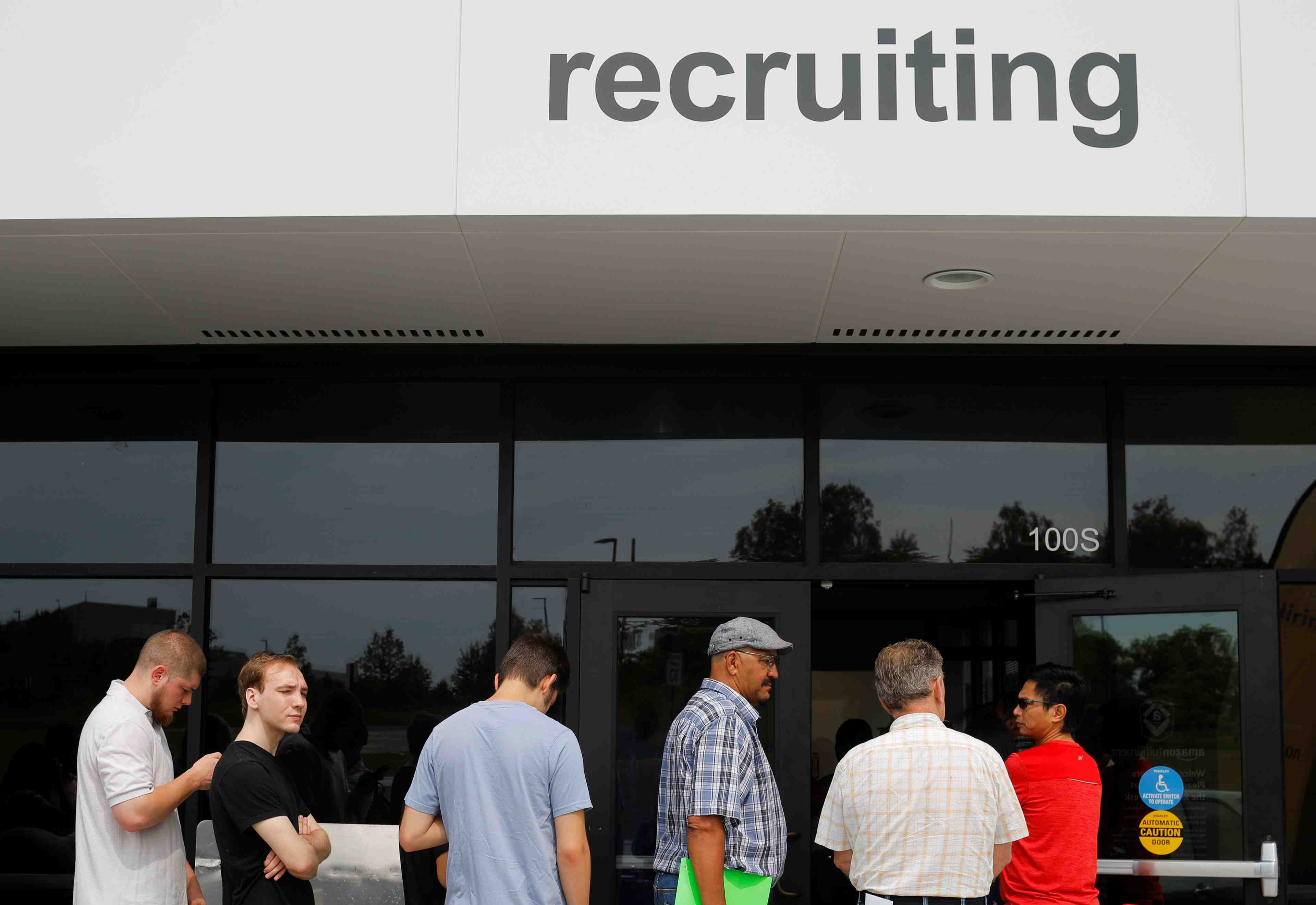 Etats-unis: l'emploi plus dynamique que prevu