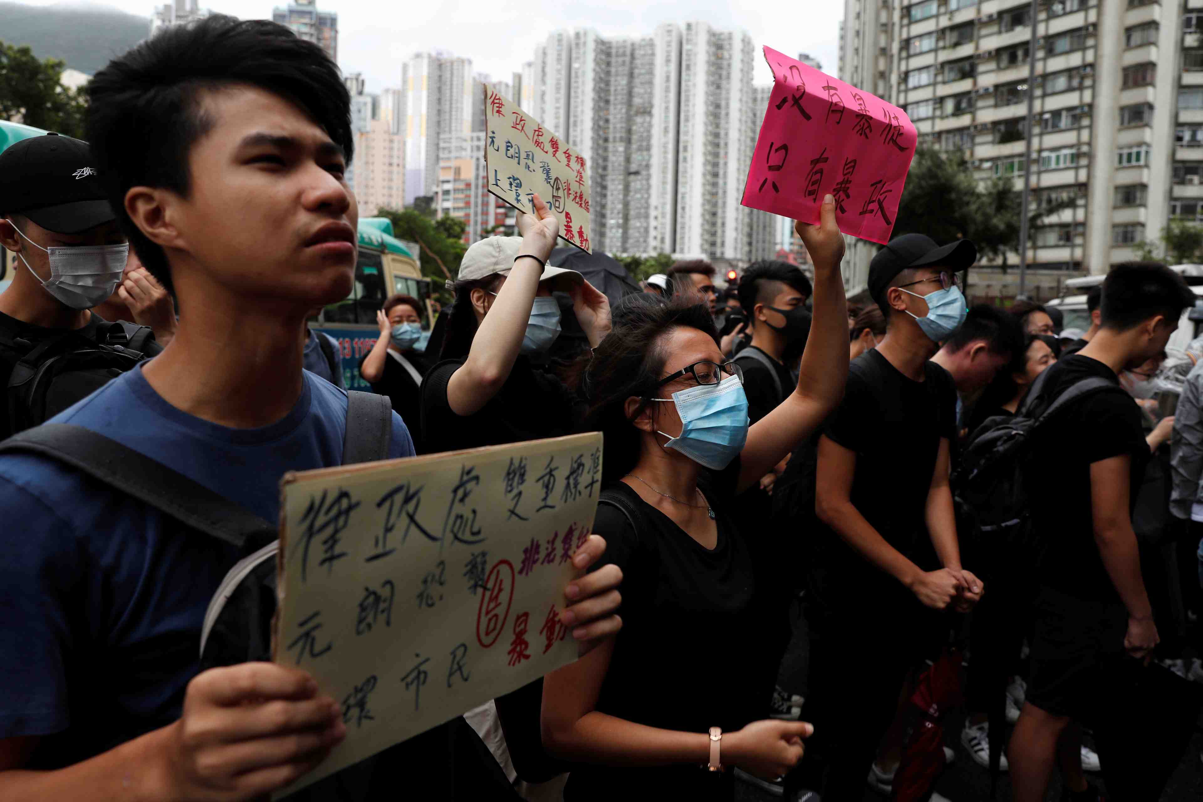 Hong kong: des dizaines de manifestants juges pour "emeute"