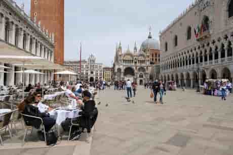 Coronavirus: plus faible nombre de deces en italie depuis octobre