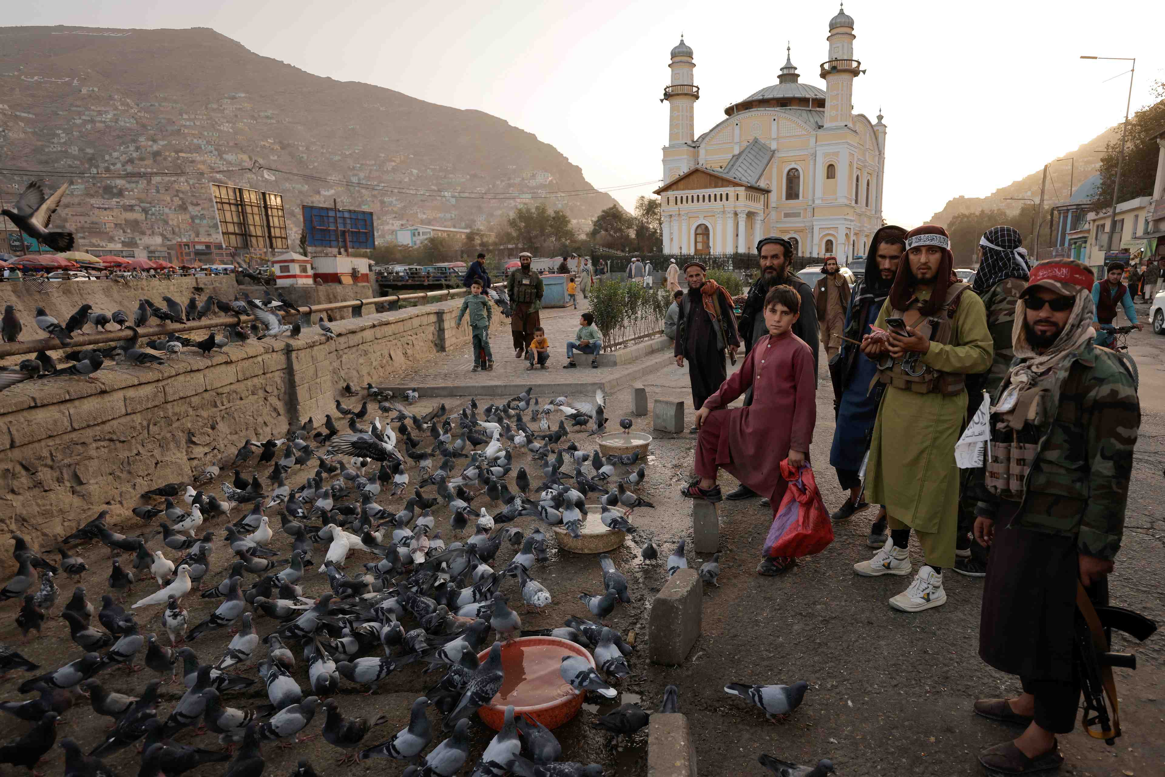 Moscou prevoit d'inviter les taliban a des negociations le 20 octobre