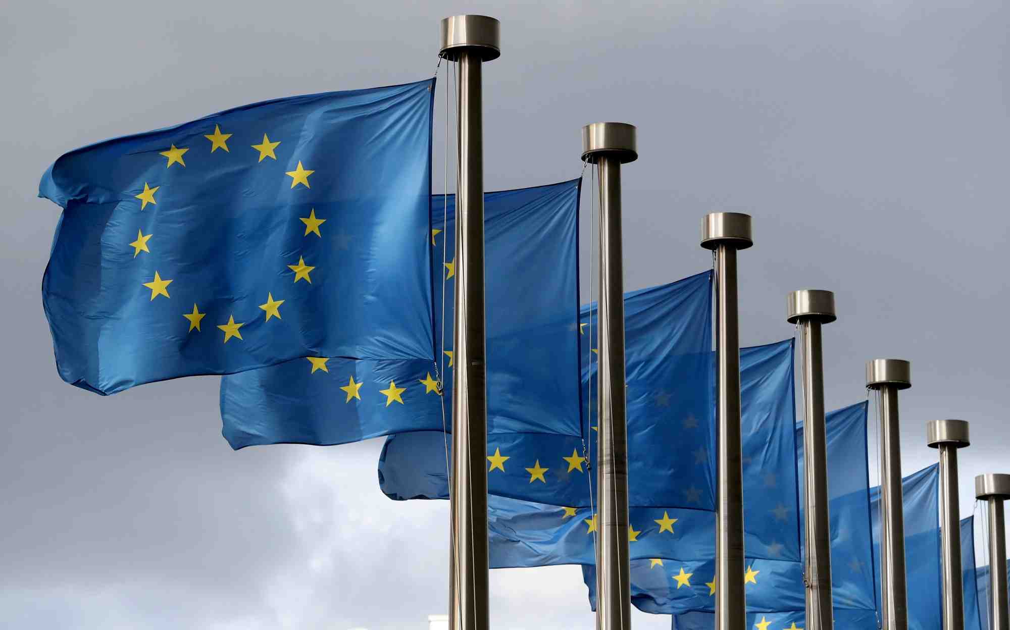 Bruxelles inflige des amendes a des banques pour entente sur le change