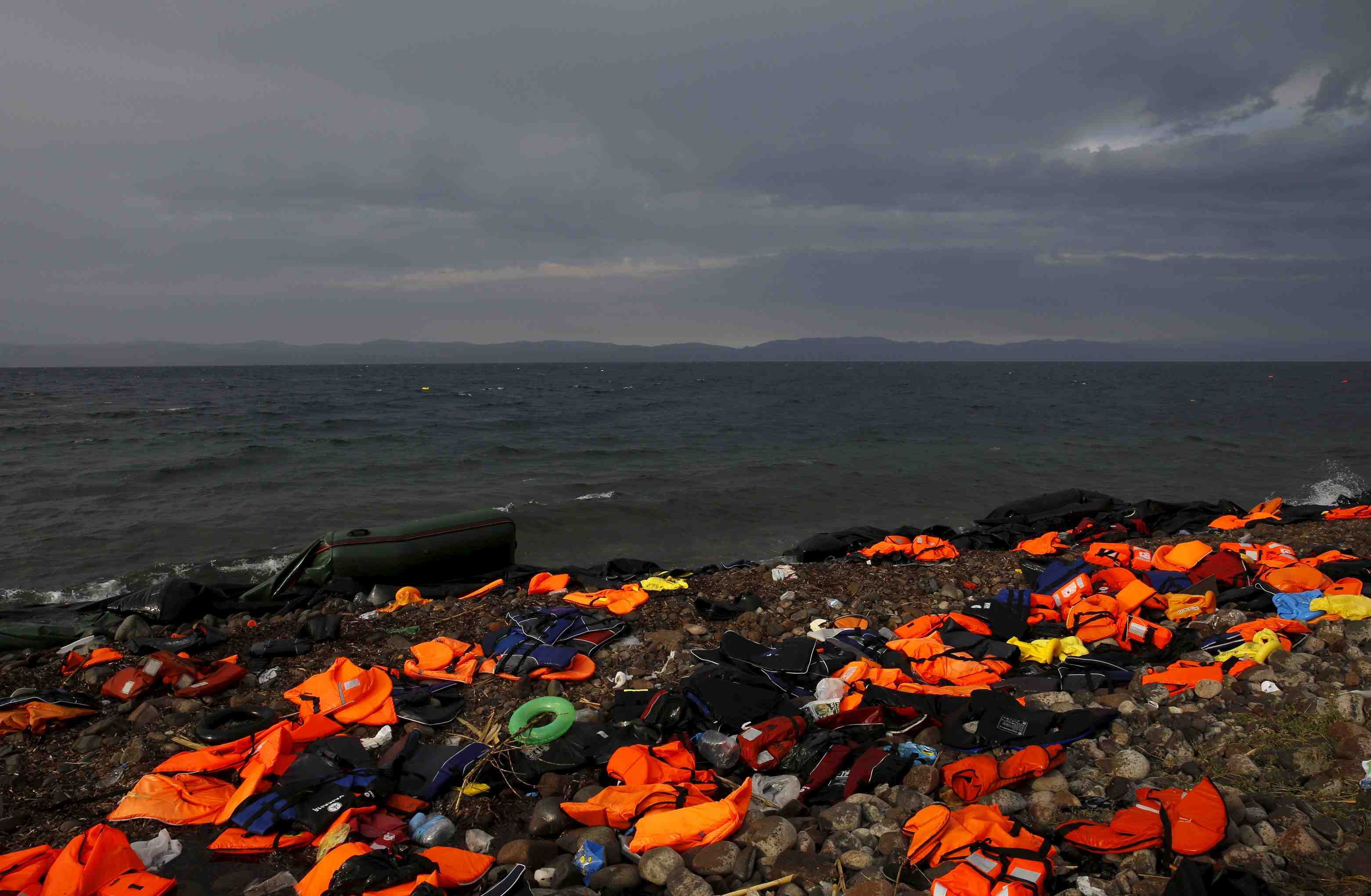 Le hcr voit 700.000 refugies arrives en europe cette annee