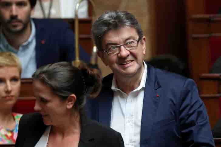 Melenchon accuse l'executif d'organiser le "bazar" a l'assemblee