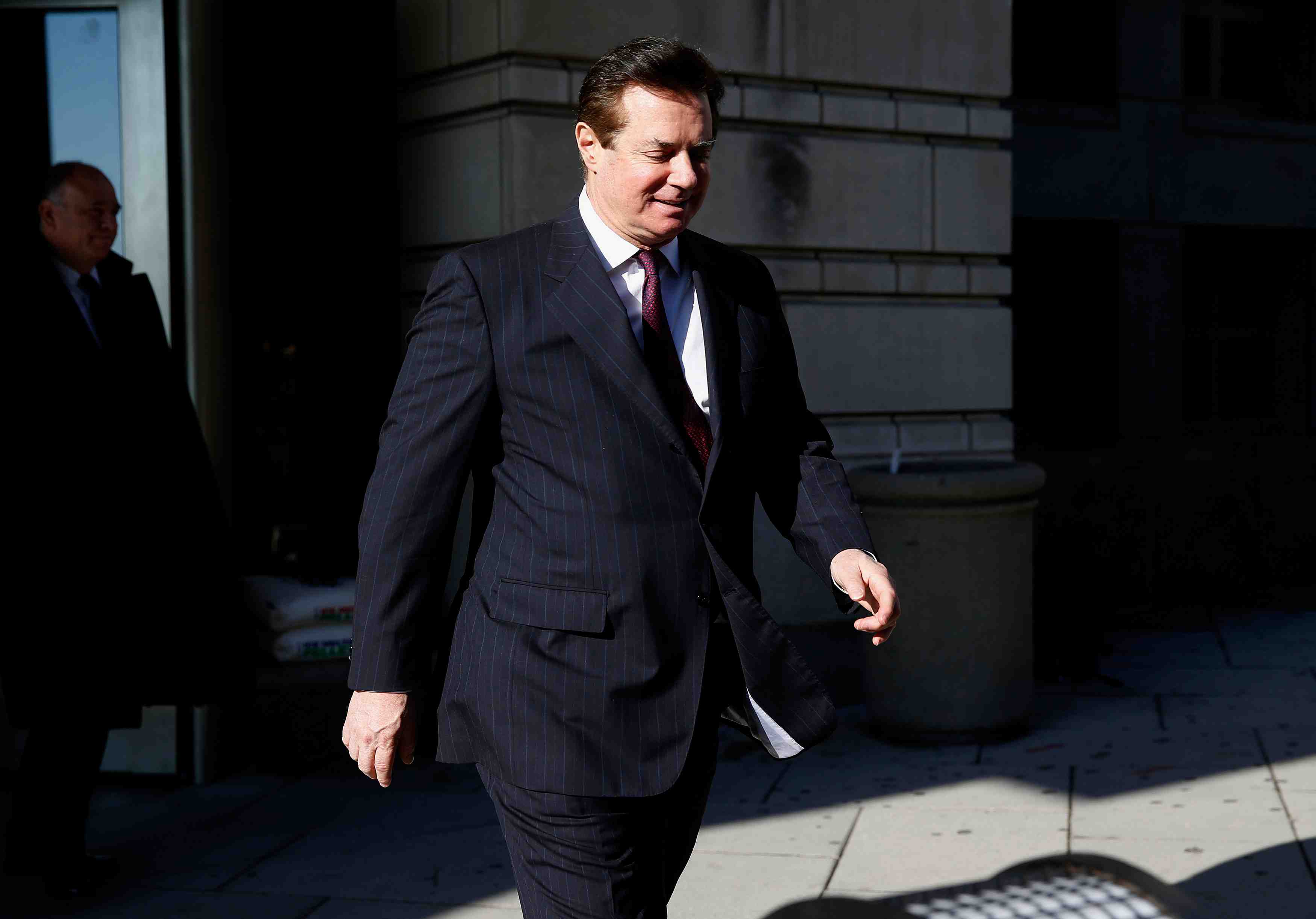 Etats-unis: l'assignation a residence de manafort levee sous conditions