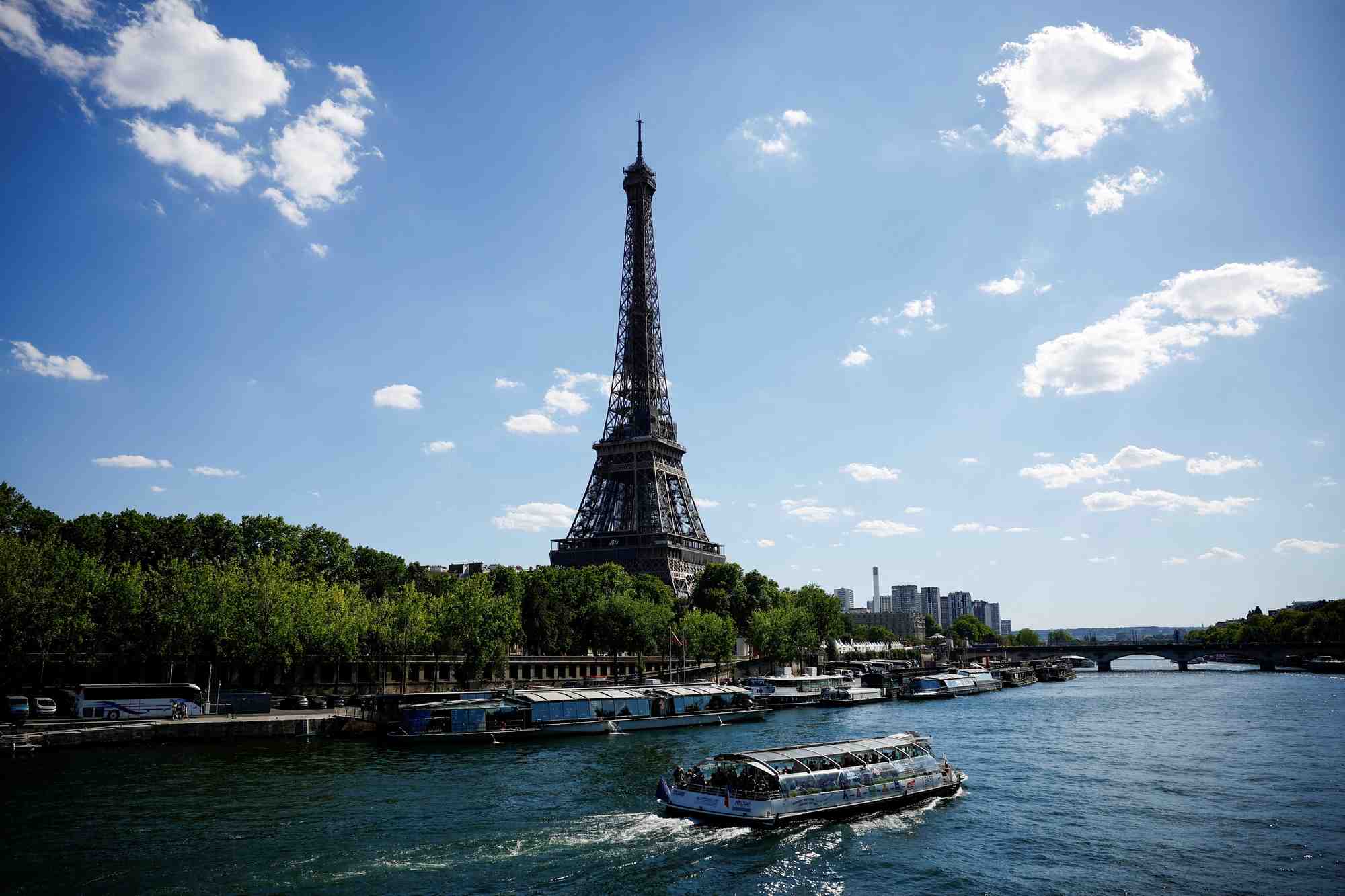 Les bateliers de la Seine s'inquiètent de l'arrêt de leur activité, tandis que la Seine sera fermée à la navigation plusieurs jours pendant les Jeux.