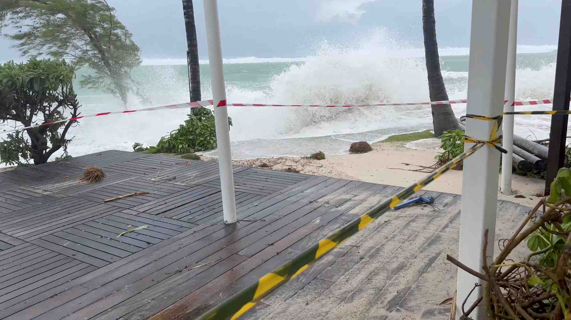 Capture d'ecran montre belle mare, ile maurice, lors du cyclone freddy