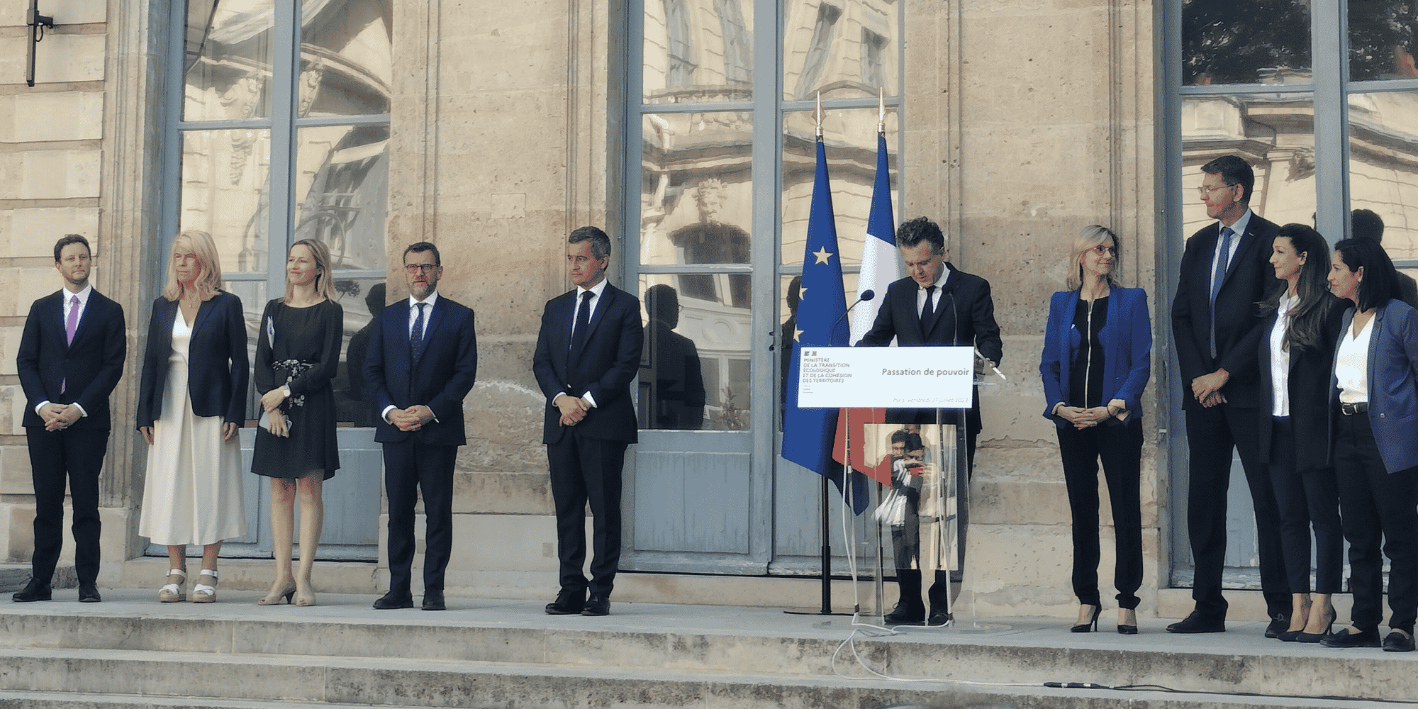 De gauche à droite: C. Beaune (Transports), D. Faure (Collectivités locales et Ruralité), B. Couillard (Egalité entre les femmes et les hommes et à la Lutte contre les discriminations), O. Klein (ex-Ville et Logement), G. Darmanin (Intérieur et Outre-Mer), C. Béchu (au micro, Transition écologique et Cohésion des territoires), A. Pannier-Runacher (Transition énergétique), P. Vergriete (Logement), S. Agresti-Roubache (Ville) et S. El Hairy (Biodiversité).