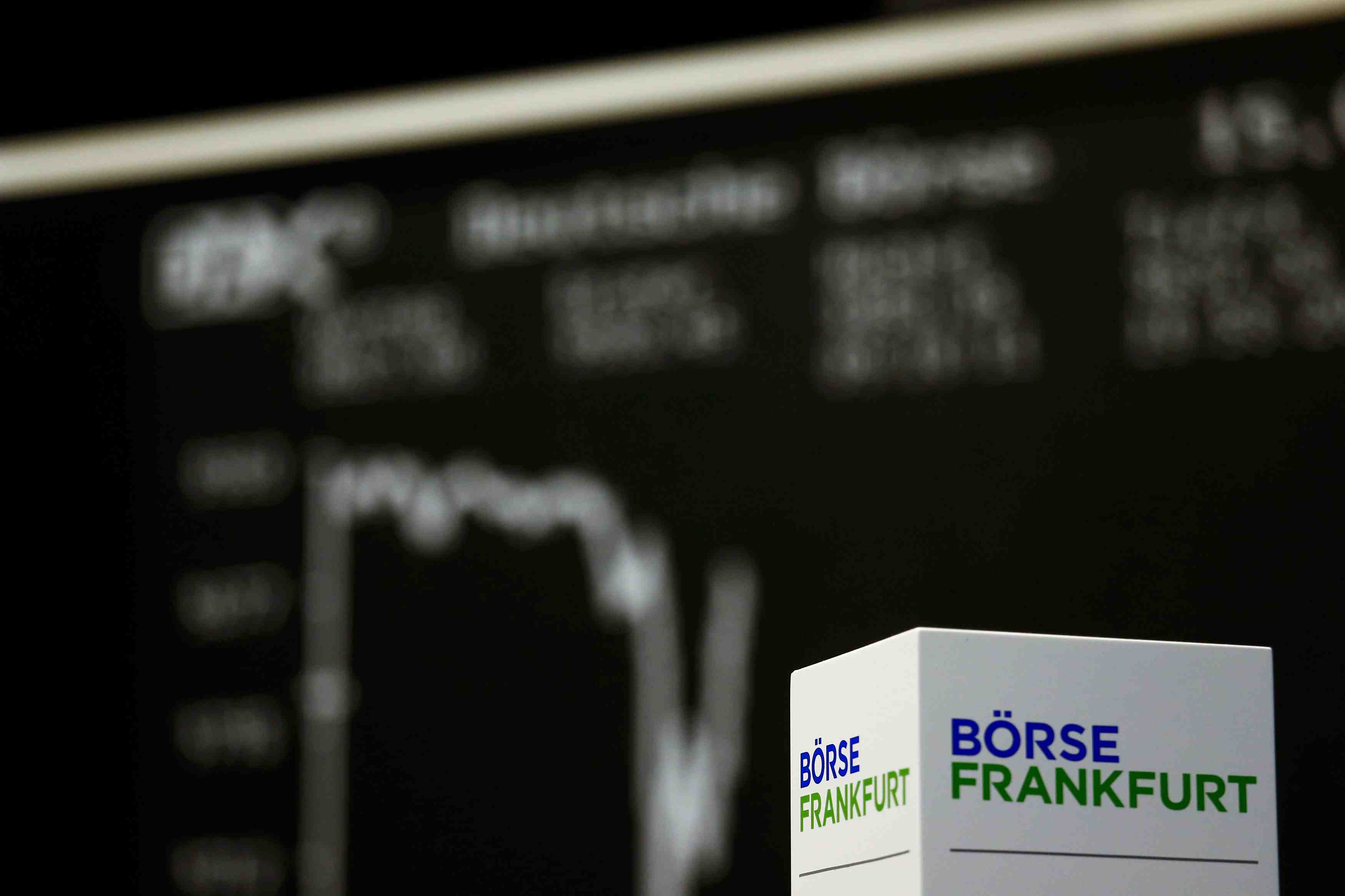 Les bourses europeennes repassent dans le vert a mi-seance