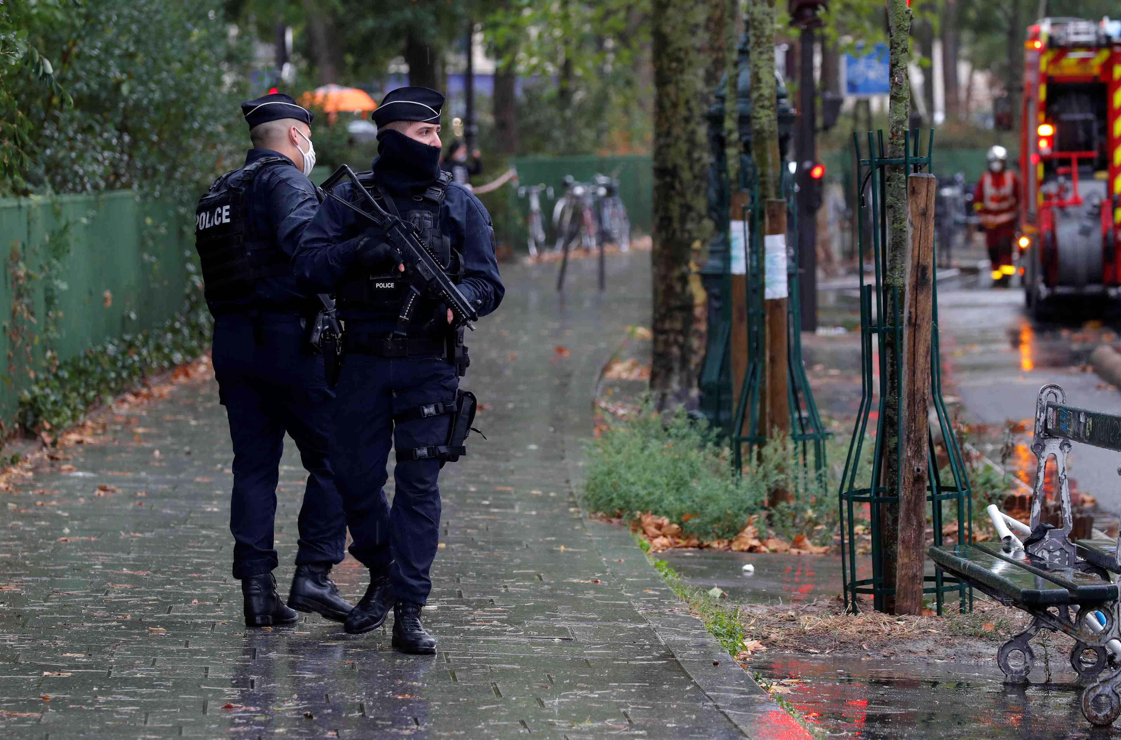 Un suspect libere et un nouveau dans l'attaque au couteau de paris