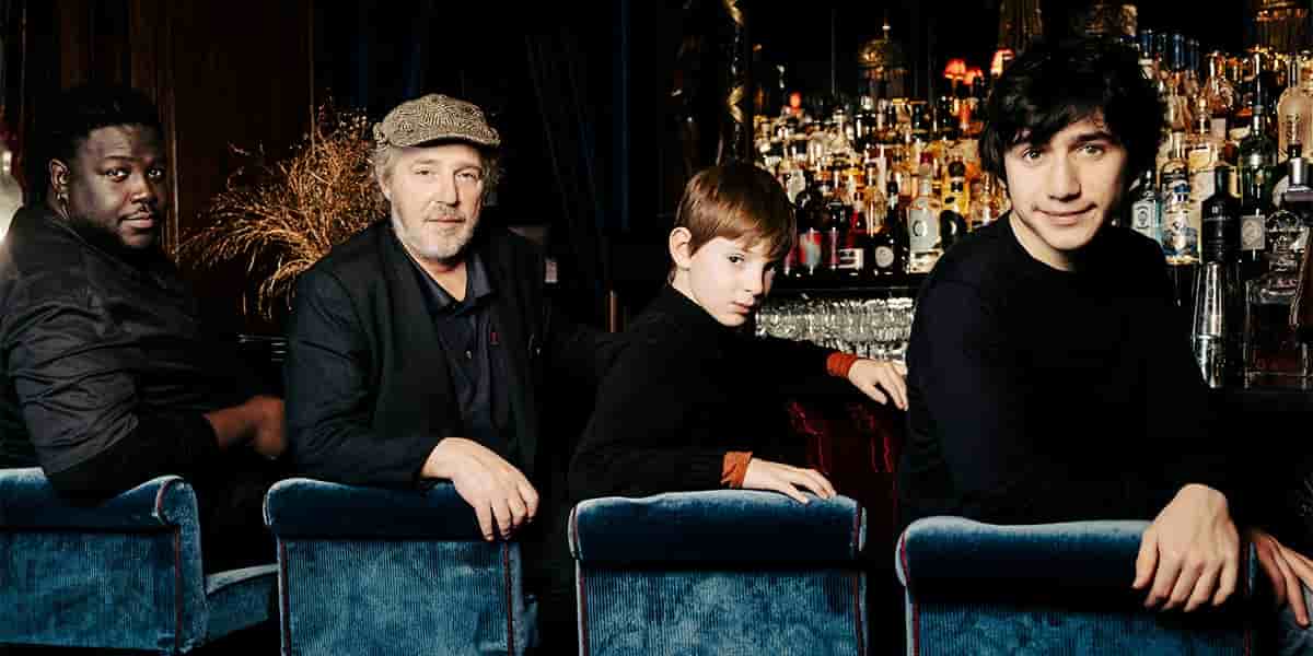 Salif Cissé, Arnaud Desplechin (réalisateur), Louis Birman et Milo Machado-Graner, partagent tous les quatre l'affiche de « Specteurs ! ».