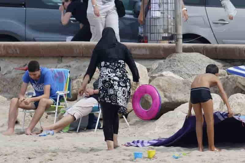 La justice confirme la validite d'un arrete anti-burkini