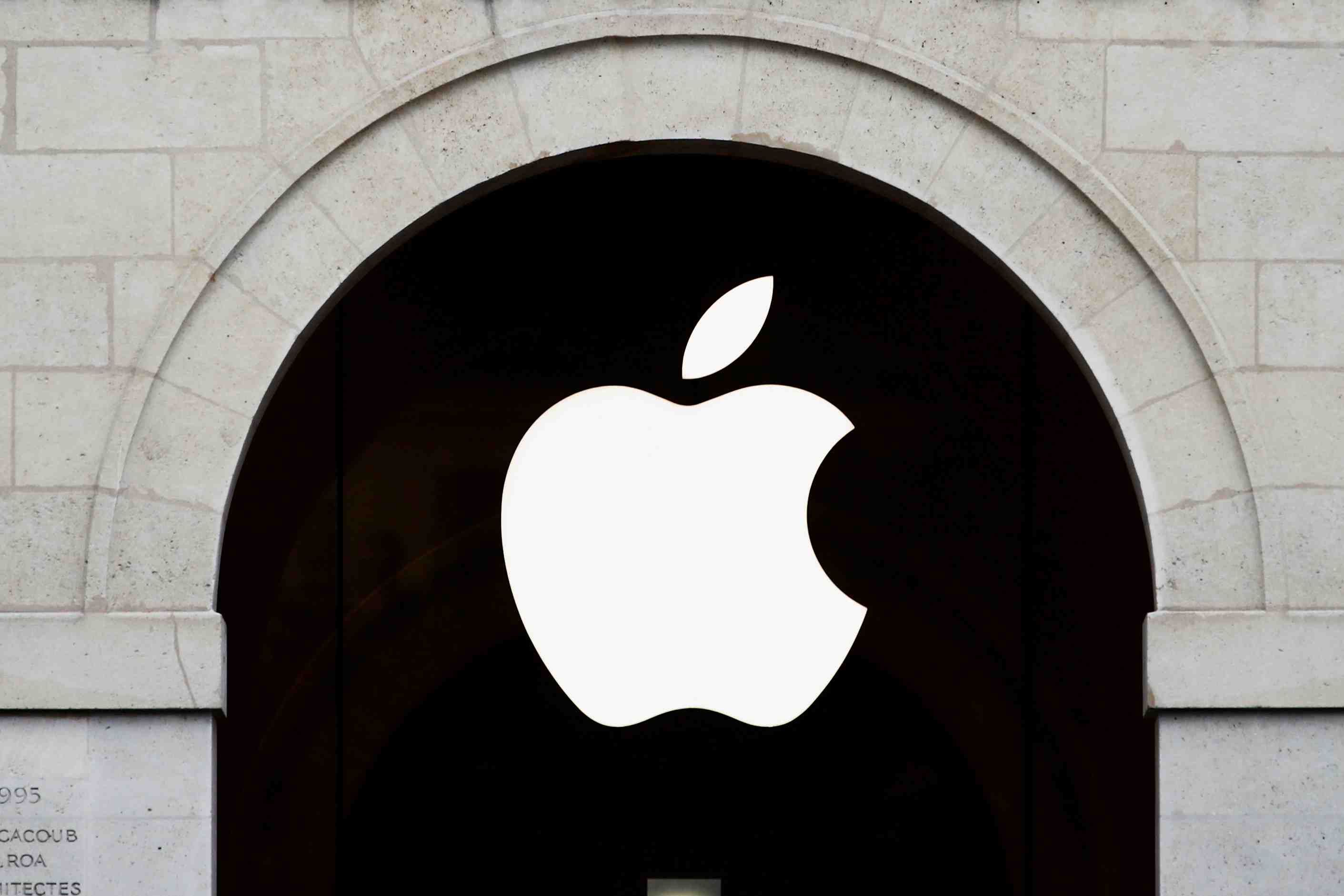 Apple franchit les 2.000 milliards de dollars de capitalisation