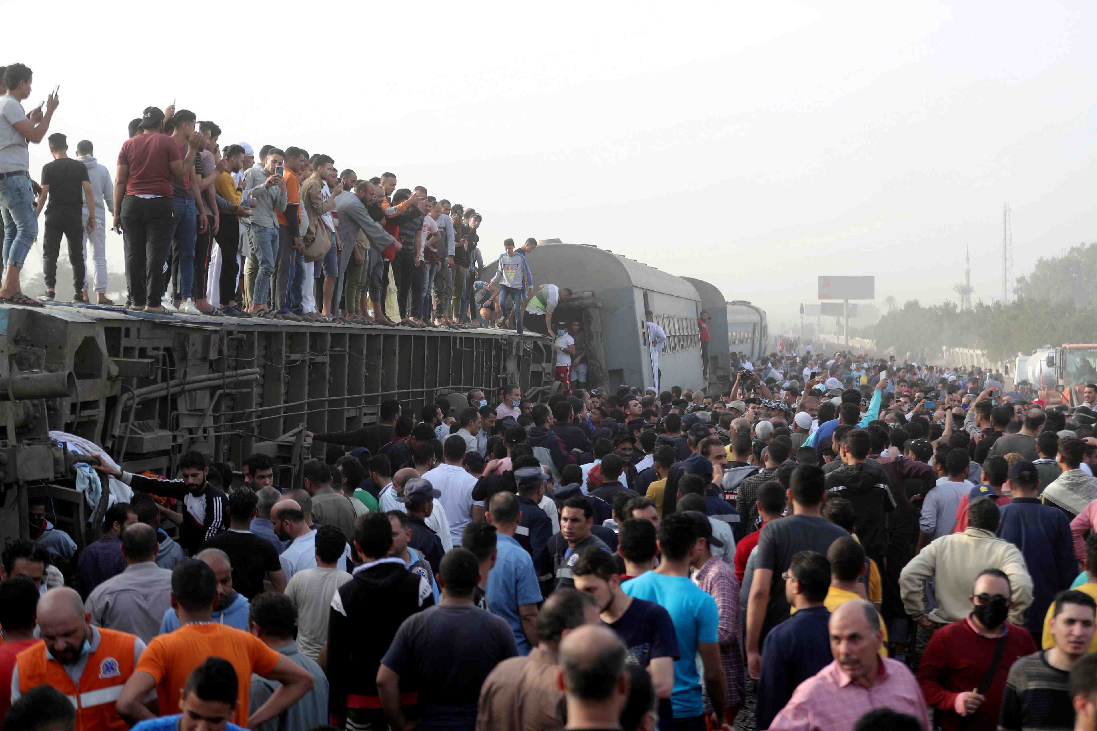 Egypte: le bilan de l'accident de train de dimanche s'eleve a 23 morts