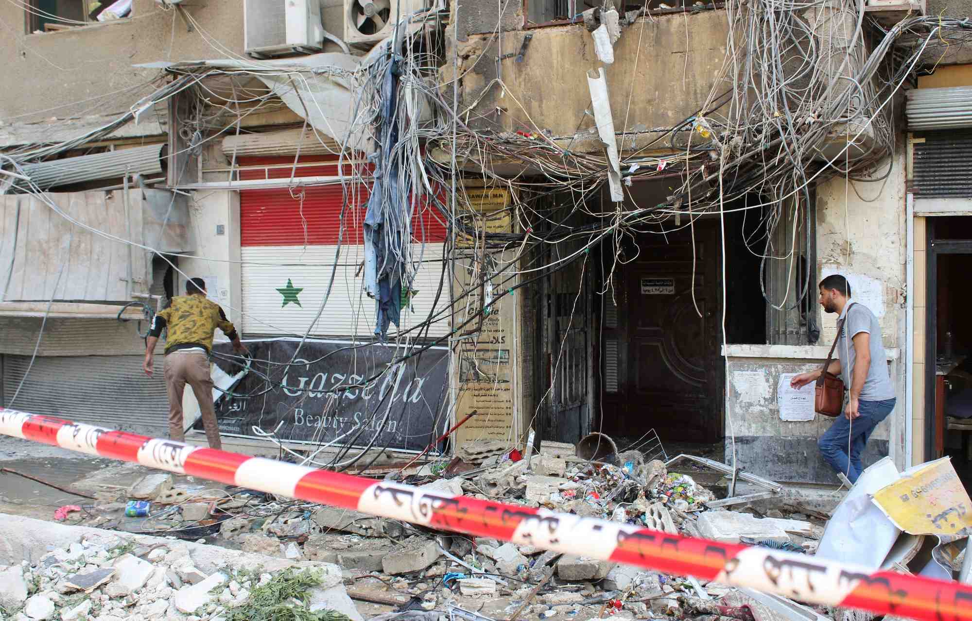 Consequences de la frappe israelienne dans la banlieue de mezzah, a l'ouest de la capitale syrienne, damas