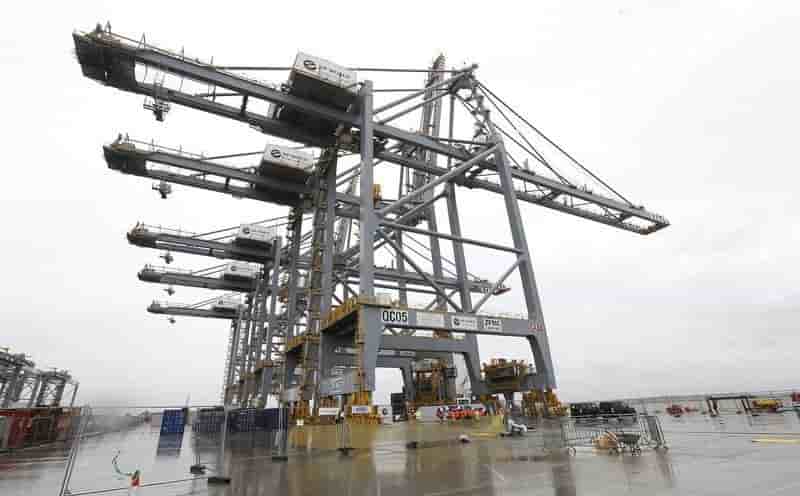 Le deficit commercial britannique se reduit