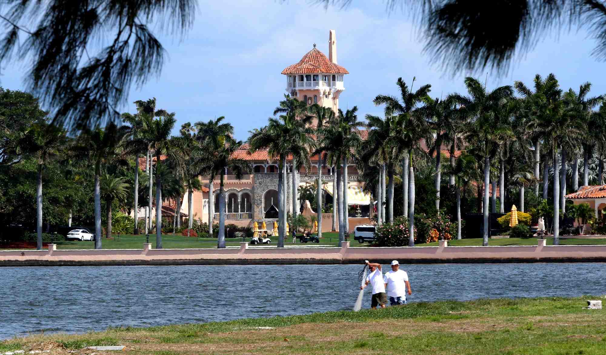 Le congres va examiner les voyages en floride de trump